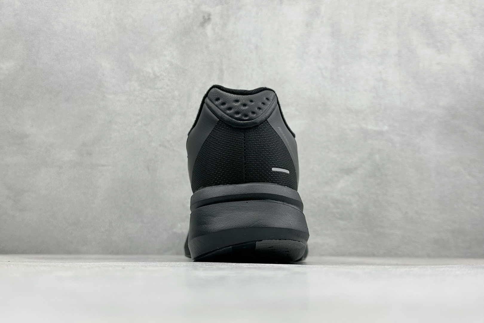 AD Adizero Boston 13 透气网布竞速跑鞋 JQ9827 AD Adizero Boston 13 透气网布竞速跑鞋 JQ9827