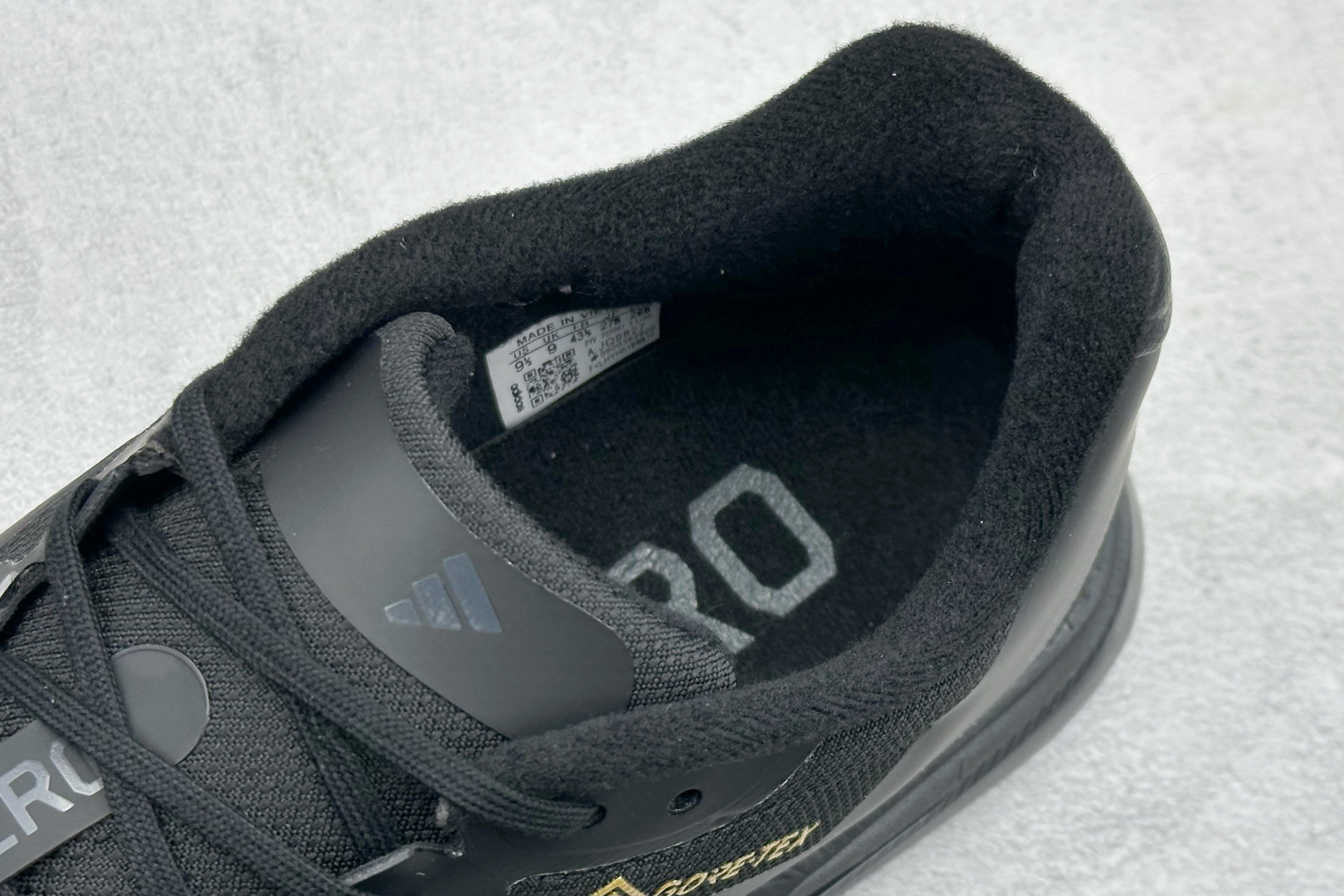 AD Adizero Boston 13 透气网布竞速跑鞋 JQ9827 AD Adizero Boston 13 透气网布竞速跑鞋 JQ9827