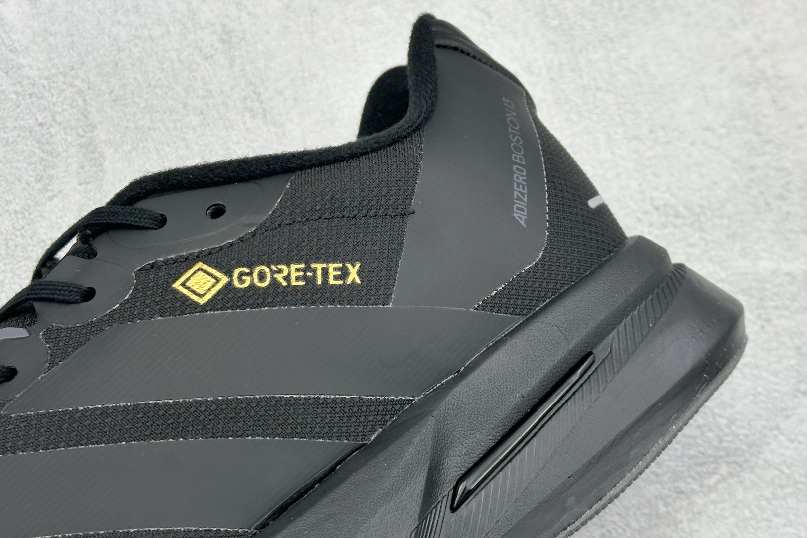 AD Adizero Boston 13 透气网布竞速跑鞋 JQ9827 AD Adizero Boston 13 透气网布竞速跑鞋 JQ9827