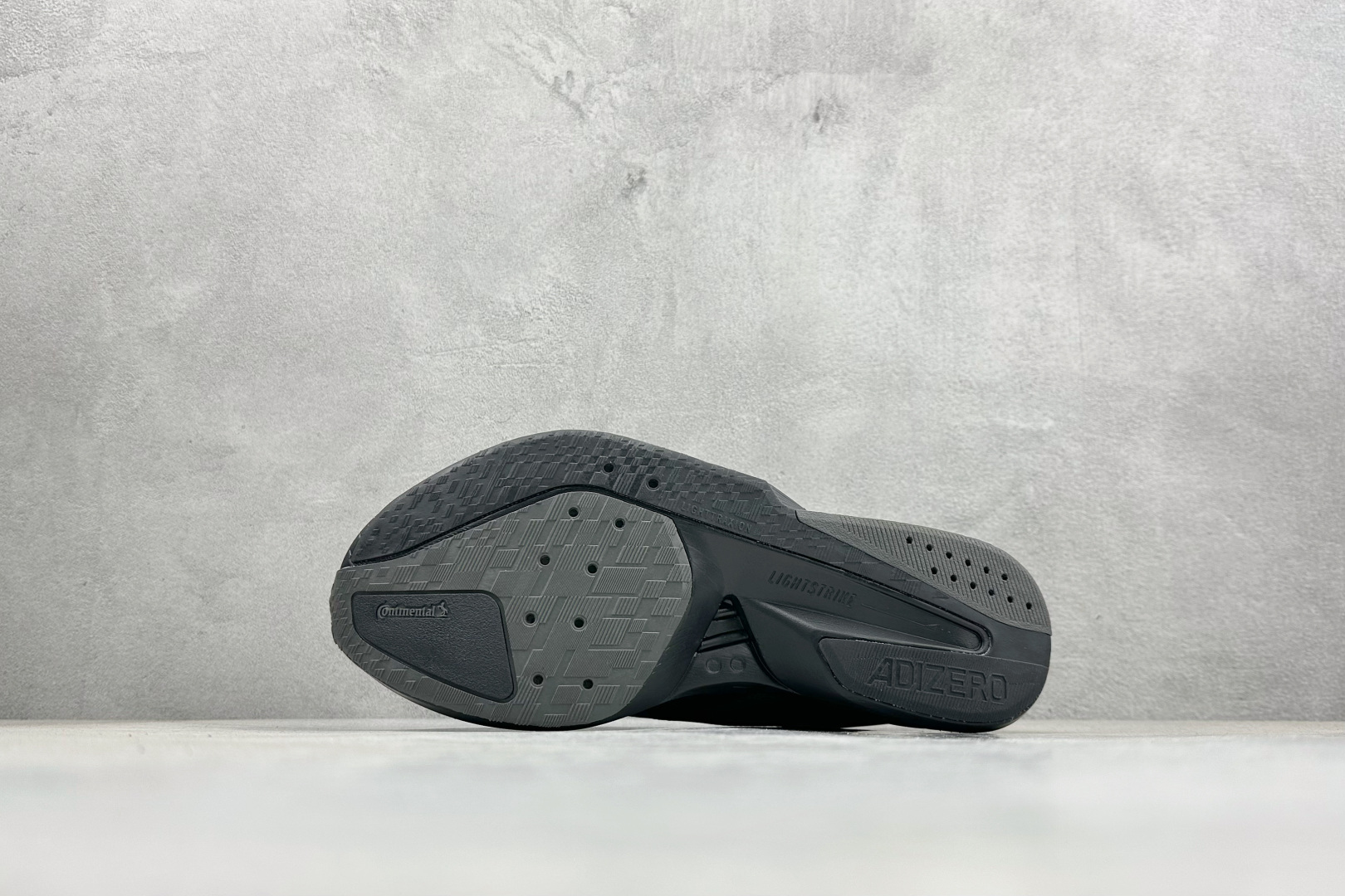 AD Adizero Boston 13 透气网布竞速跑鞋 JQ9830 AD Adizero Boston 13 透气网布竞速跑鞋 JQ9830