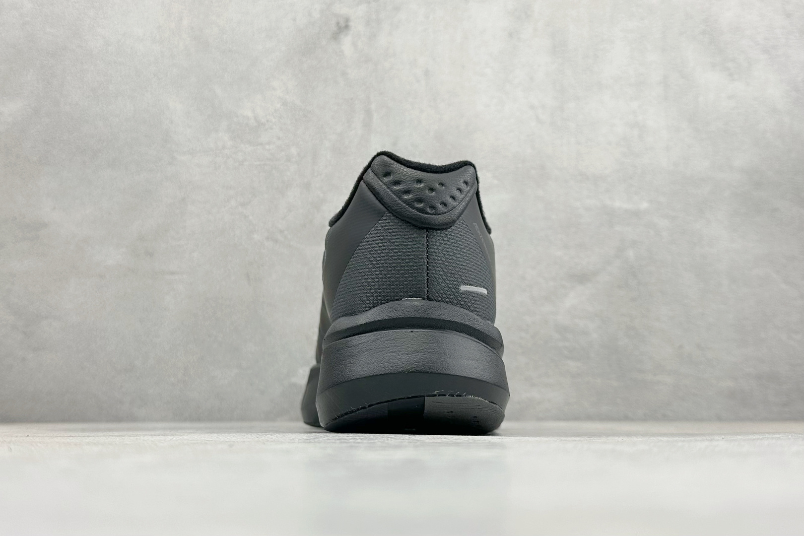 AD Adizero Boston 13 透气网布竞速跑鞋 JQ9830 AD Adizero Boston 13 透气网布竞速跑鞋 JQ9830