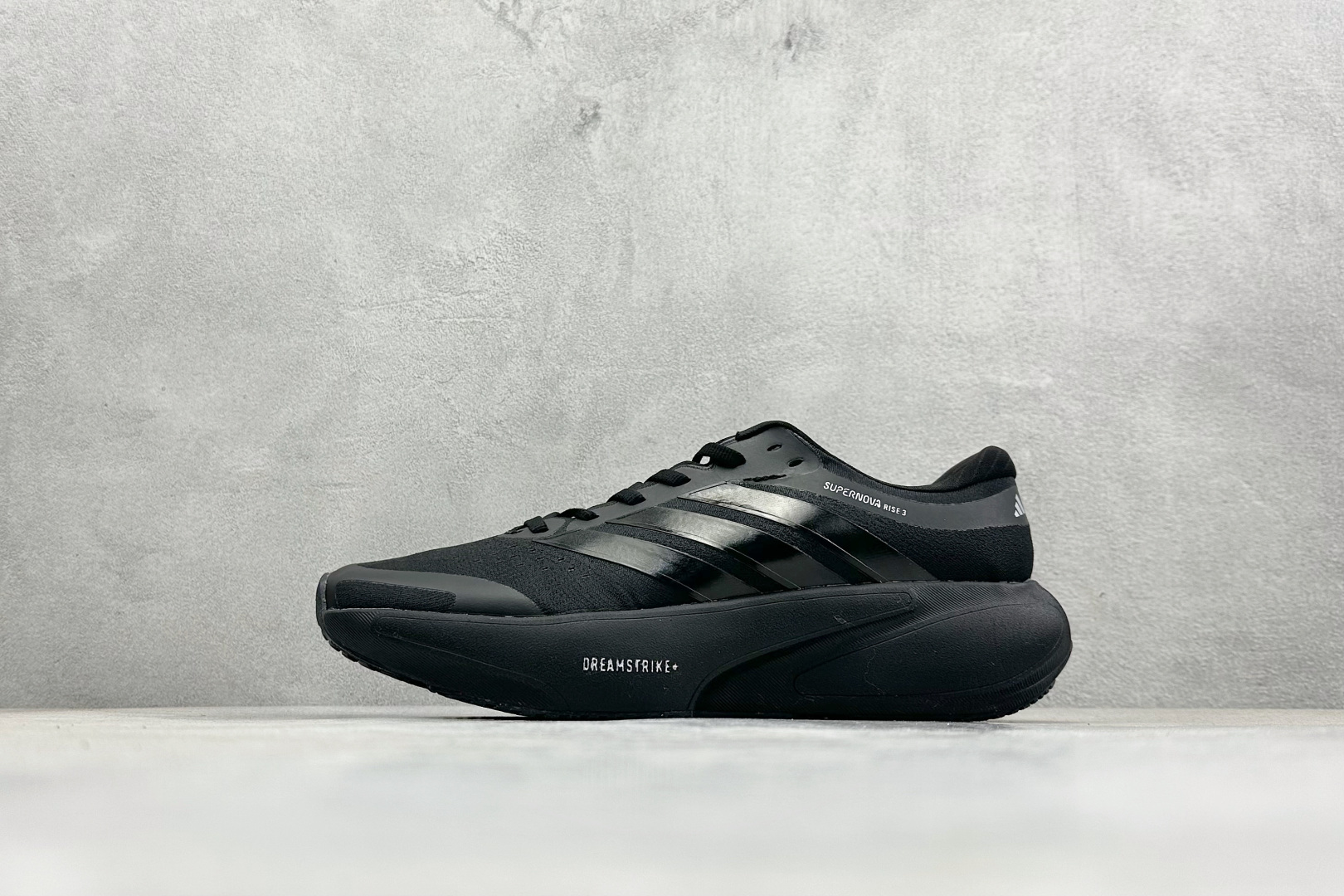 Adidas Supernova Solutione 3 M 阿迪透气缓震跑步鞋 KK1204 Adidas Supernova Solutione 3 M 阿迪透气缓震跑步鞋 KK1204