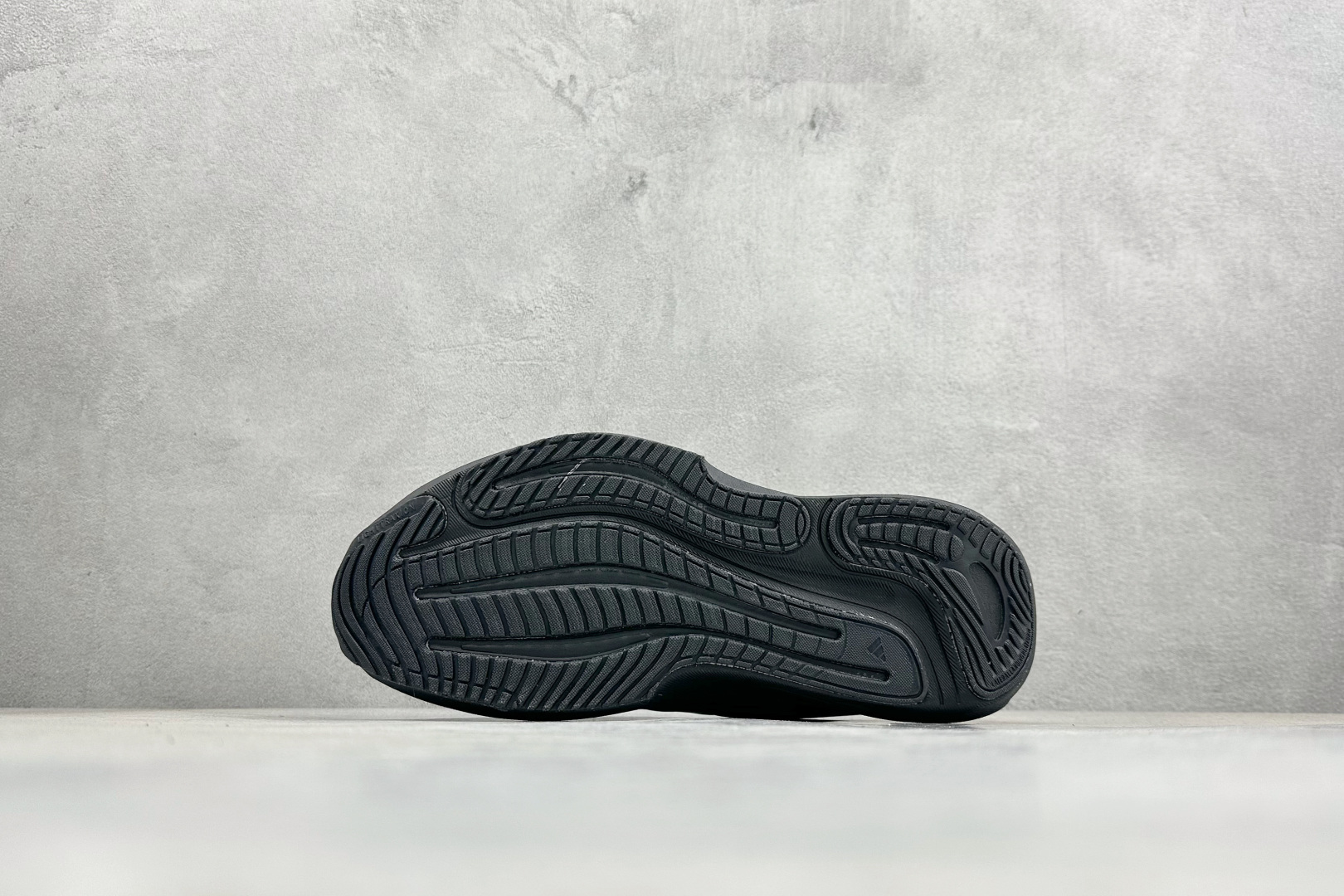 Adidas Supernova Solutione 3 M 阿迪透气缓震跑步鞋 KK1204 Adidas Supernova Solutione 3 M 阿迪透气缓震跑步鞋 KK1204