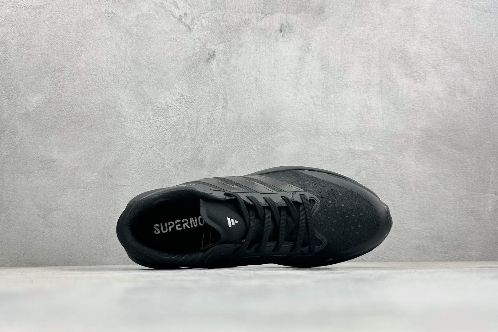 Adidas Supernova Solutione 3 M 阿迪透气缓震跑步鞋 KK1204 Adidas Supernova Solutione 3 M 阿迪透气缓震跑步鞋 KK1204