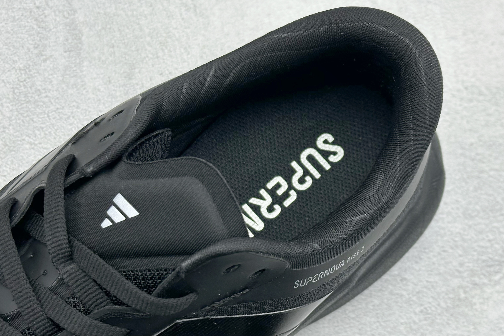 Adidas Supernova Solutione 3 M 阿迪透气缓震跑步鞋 KK1204 Adidas Supernova Solutione 3 M 阿迪透气缓震跑步鞋 KK1204