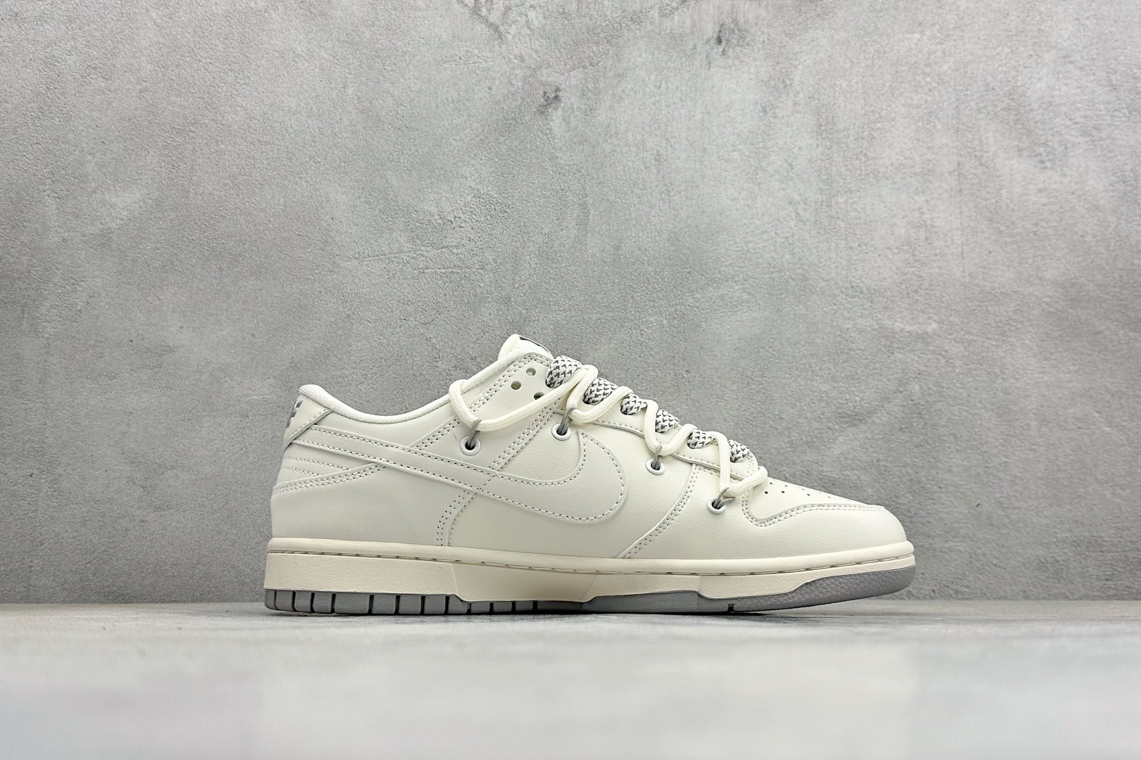 Nike SB Dunk Low 米灰三勾绑绳 周年高端定制 低帮休闲板鞋 JP2026-103 Nike SB Dunk Low 米灰三勾绑绳 周年高端定制 低帮休闲板鞋 JP2026-103
