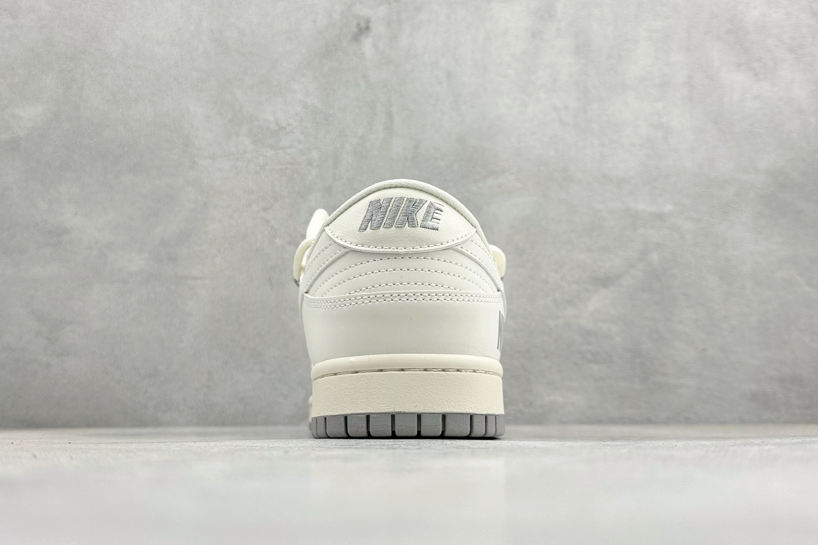 Nike SB Dunk Low 米灰三勾绑绳 周年高端定制 低帮休闲板鞋 JP2026-103 Nike SB Dunk Low 米灰三勾绑绳 周年高端定制 低帮休闲板鞋 JP2026-103