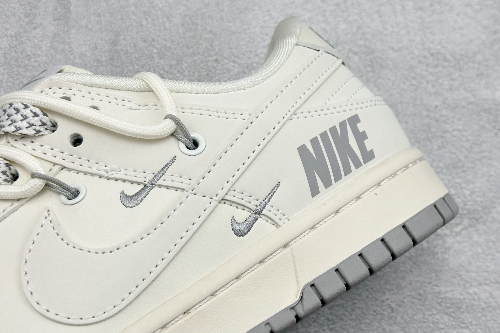 Nike SB Dunk Low 米灰三勾绑绳 周年高端定制 低帮休闲板鞋 JP2026-103 Nike SB Dunk Low 米灰三勾绑绳 周年高端定制 低帮休闲板鞋 JP2026-103