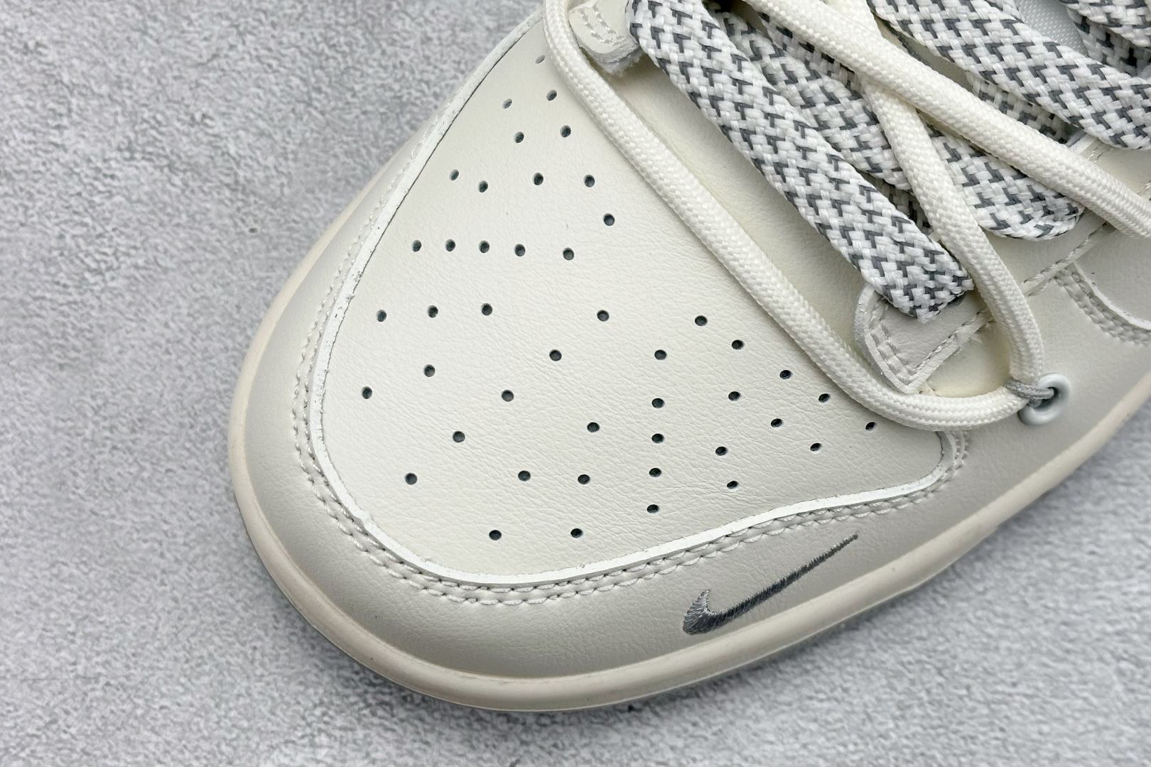 Nike SB Dunk Low 米灰三勾绑绳 周年高端定制 低帮休闲板鞋 JP2026-103 Nike SB Dunk Low 米灰三勾绑绳 周年高端定制 低帮休闲板鞋 JP2026-103