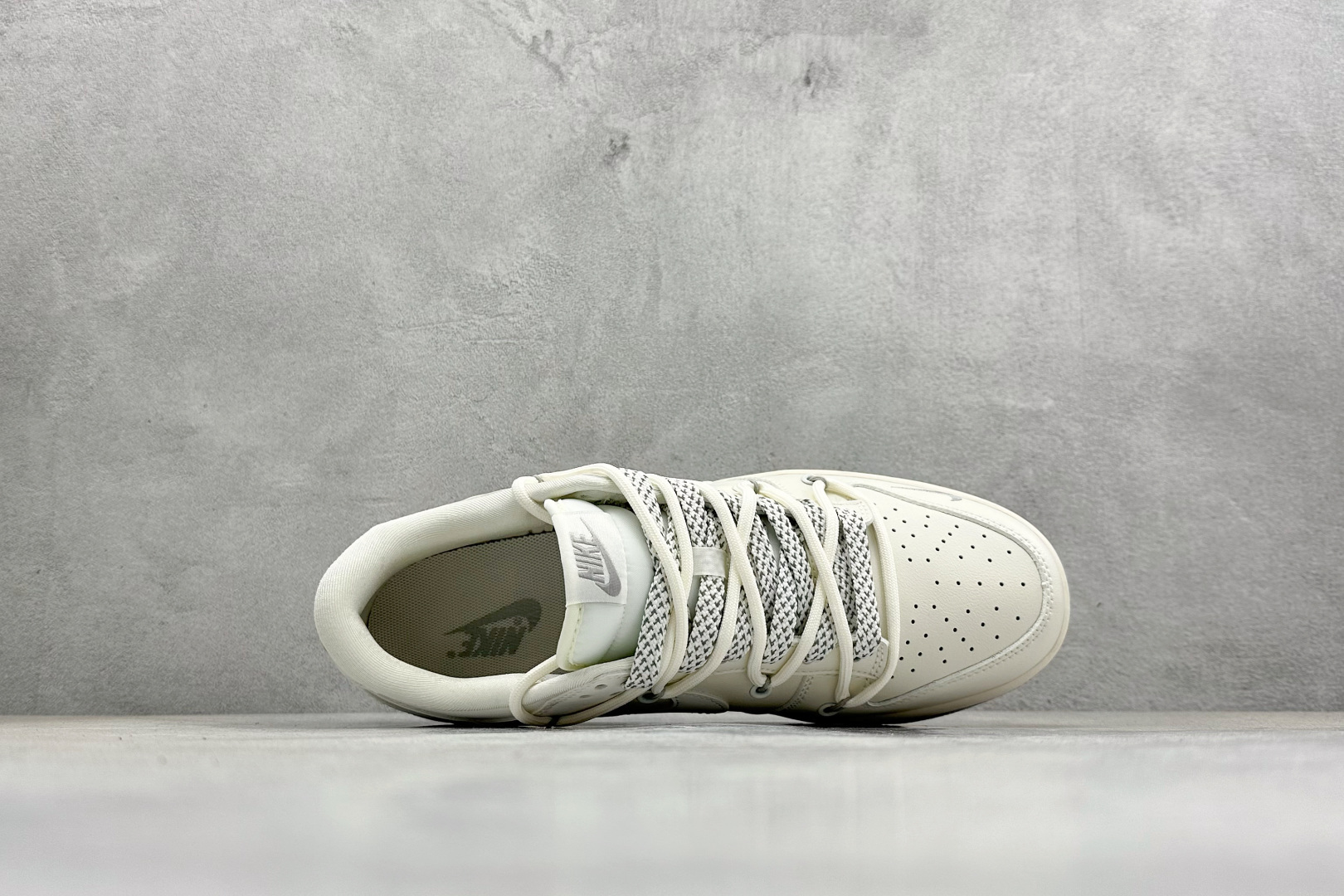 Nike SB Dunk Low 米灰三勾绑绳 周年高端定制 低帮休闲板鞋 JP2026-103 Nike SB Dunk Low 米灰三勾绑绳 周年高端定制 低帮休闲板鞋 JP2026-103
