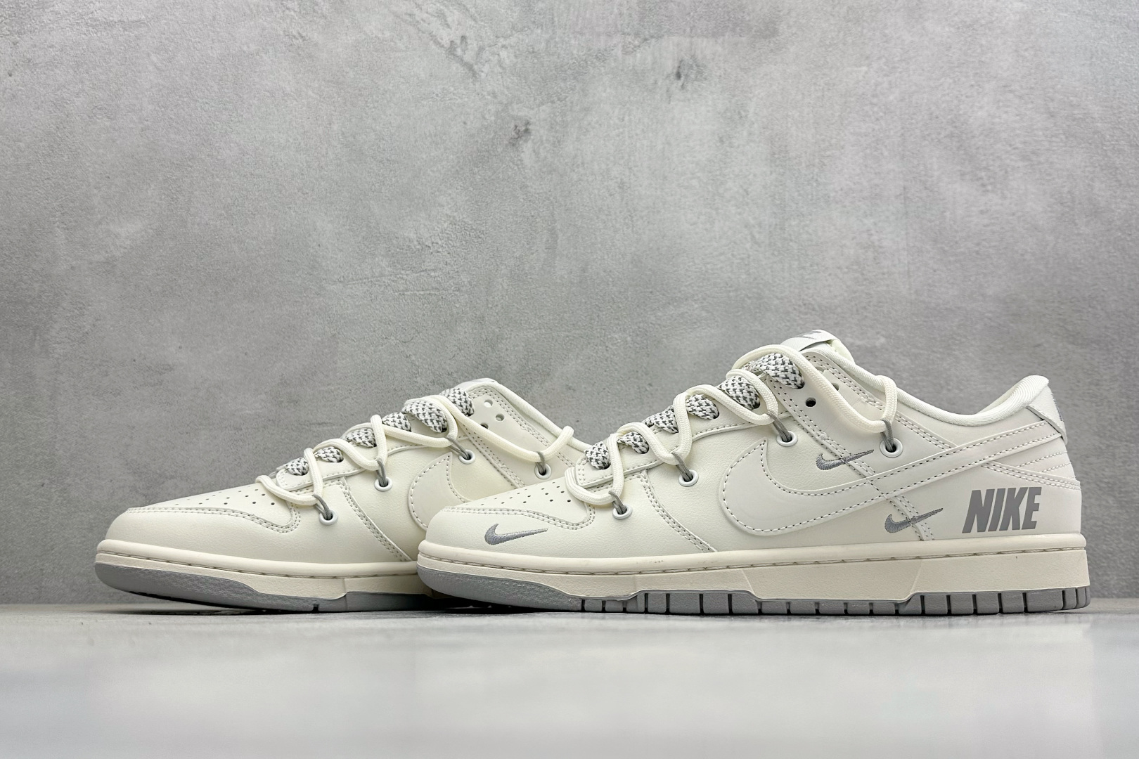 Nike SB Dunk Low 米灰三勾绑绳 周年高端定制 低帮休闲板鞋 JP2026-103 Nike SB Dunk Low 米灰三勾绑绳 周年高端定制 低帮休闲板鞋 JP2026-103