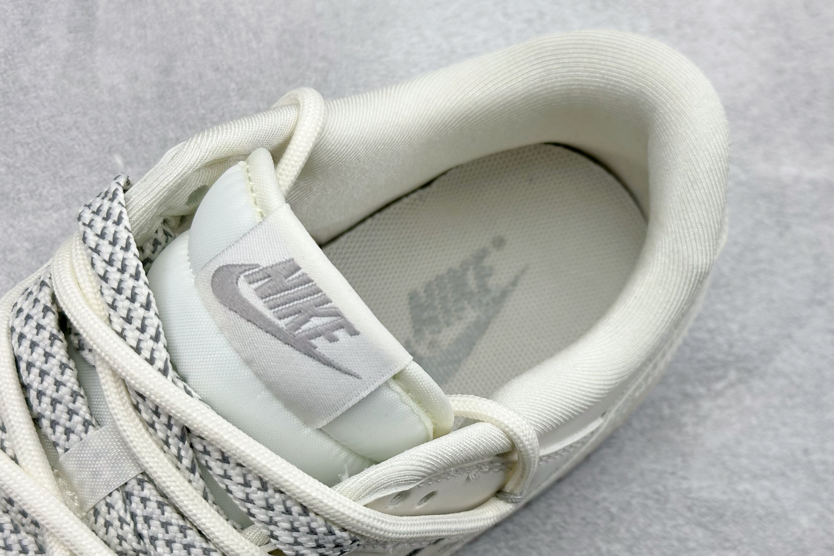 Nike SB Dunk Low 米灰三勾绑绳 周年高端定制 低帮休闲板鞋 JP2026-103 Nike SB Dunk Low 米灰三勾绑绳 周年高端定制 低帮休闲板鞋 JP2026-103