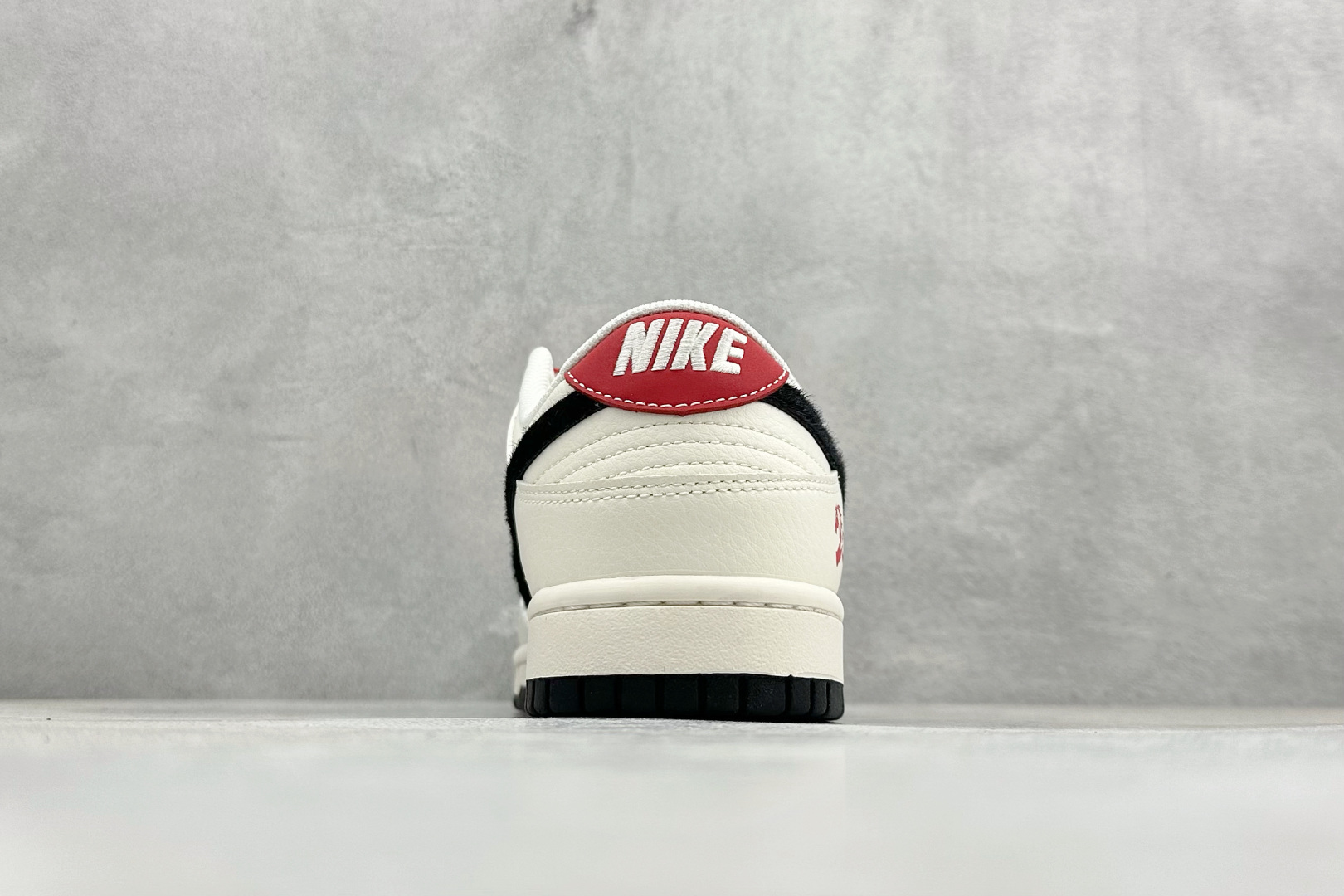 Nike SB Dunk Low“ 马年限定—汗血宝马” 周年高端定制 低帮休闲板鞋 FC1688-257 Nike SB Dunk Low“ 马年限定—汗血宝马” 周年高端定制 低帮休闲板鞋 FC1688-257