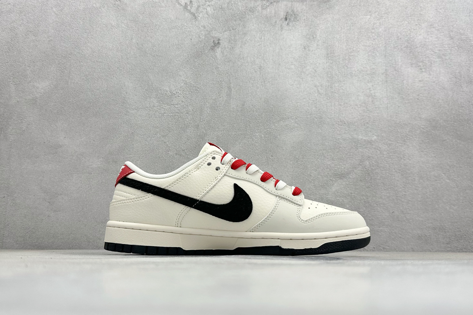 Nike SB Dunk Low“ 马年限定—汗血宝马” 周年高端定制 低帮休闲板鞋 FC1688-257 Nike SB Dunk Low“ 马年限定—汗血宝马” 周年高端定制 低帮休闲板鞋 FC1688-257