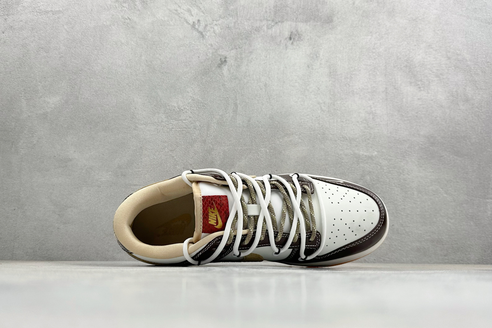 Nike SB Dunk Low 马年限定 米黑绑绳 周年高端定制 低帮休闲板鞋 YX5066-C90 Nike SB Dunk Low 马年限定 米黑绑绳 周年高端定制 低帮休闲板鞋 YX5066-C90
