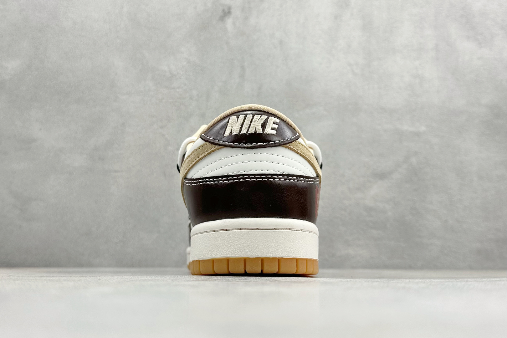Nike SB Dunk Low 马年限定 米黑绑绳 周年高端定制 低帮休闲板鞋 YX5066-C90 Nike SB Dunk Low 马年限定 米黑绑绳 周年高端定制 低帮休闲板鞋 YX5066-C90