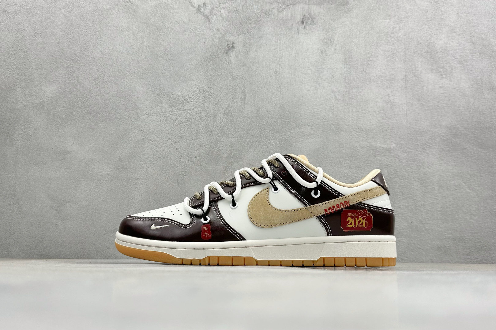 Nike SB Dunk Low 马年限定 米黑绑绳 周年高端定制 低帮休闲板鞋 YX5066-C90 Nike SB Dunk Low 马年限定 米黑绑绳 周年高端定制 低帮休闲板鞋 YX5066-C90