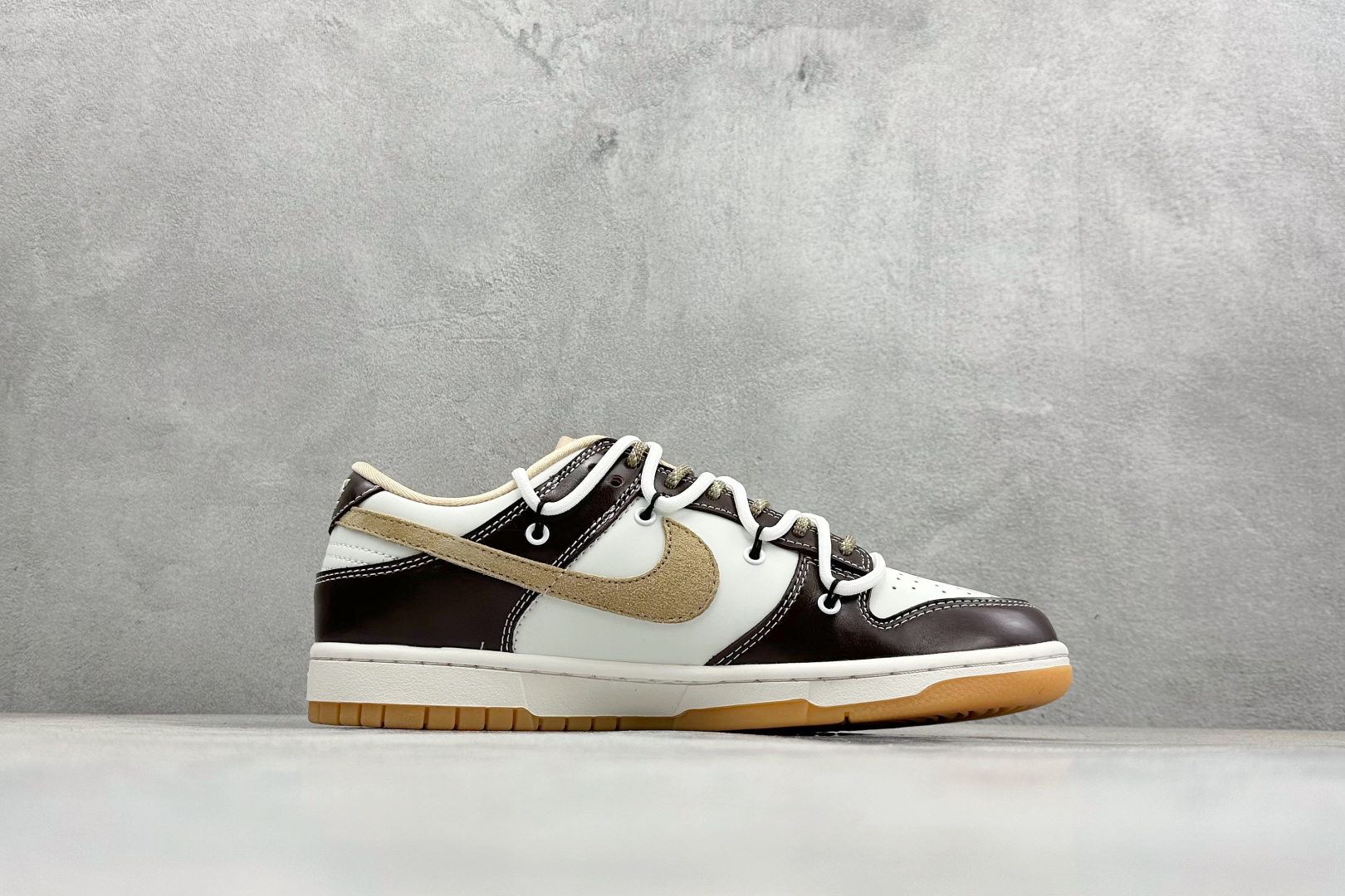 Nike SB Dunk Low 马年限定 米黑绑绳 周年高端定制 低帮休闲板鞋 YX5066-C90 Nike SB Dunk Low 马年限定 米黑绑绳 周年高端定制 低帮休闲板鞋 YX5066-C90