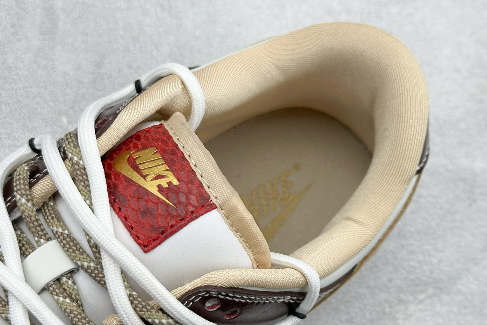 Nike SB Dunk Low 马年限定 米黑绑绳 周年高端定制 低帮休闲板鞋 YX5066-C90 Nike SB Dunk Low 马年限定 米黑绑绳 周年高端定制 低帮休闲板鞋 YX5066-C90