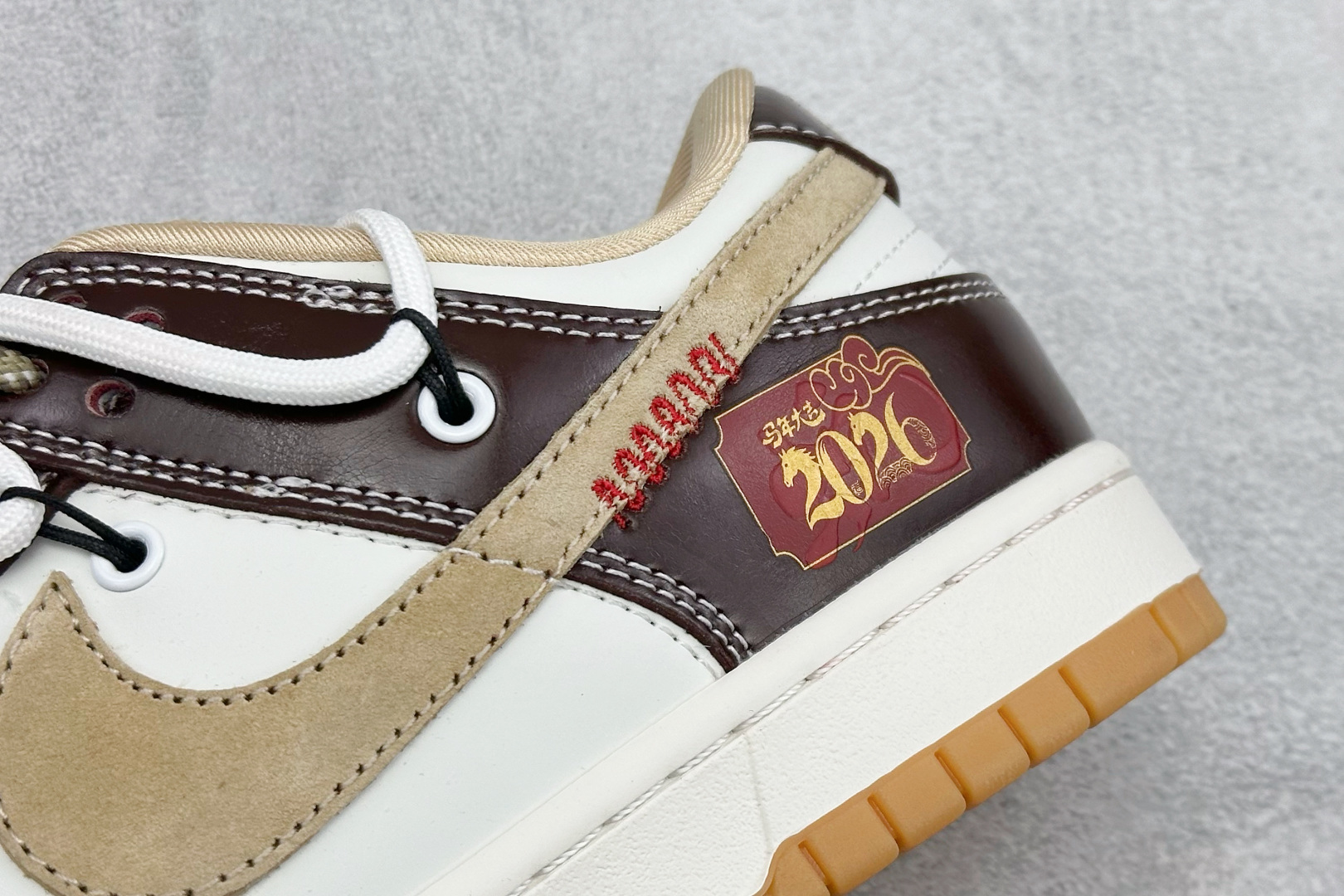 Nike SB Dunk Low 马年限定 米黑绑绳 周年高端定制 低帮休闲板鞋 YX5066-C90 Nike SB Dunk Low 马年限定 米黑绑绳 周年高端定制 低帮休闲板鞋 YX5066-C90