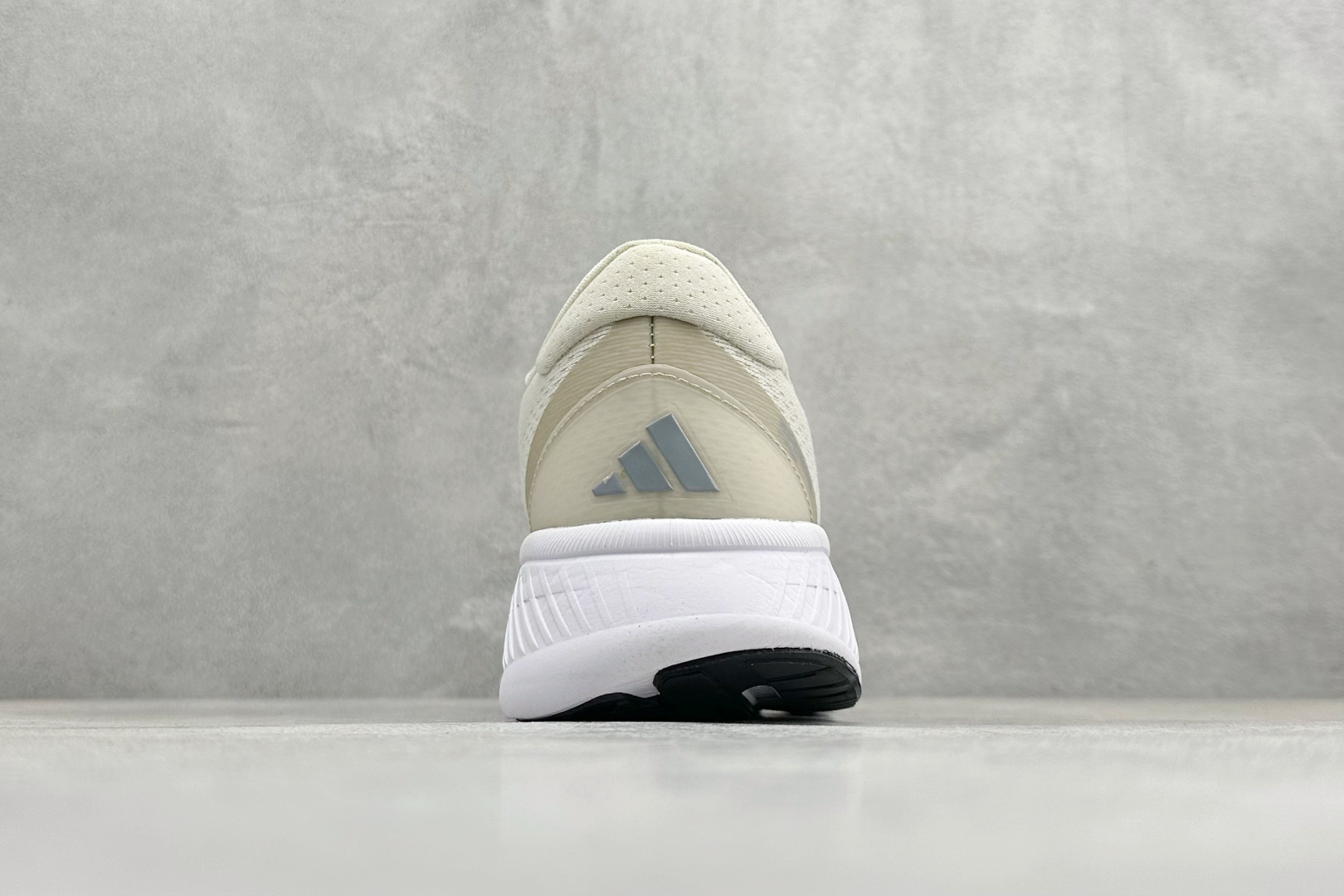 Adidas SUPERNOVA ETERNO 系列低帮轻量透气休闲运动慢跑鞋 IH0441