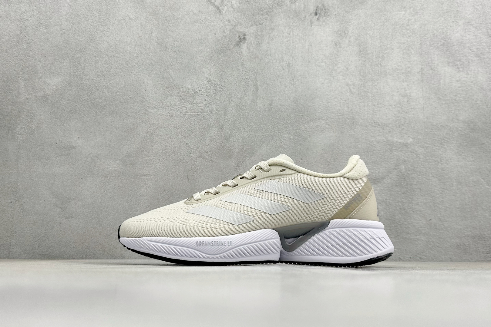 Adidas SUPERNOVA ETERNO 系列低帮轻量透气休闲运动慢跑鞋 IH0441