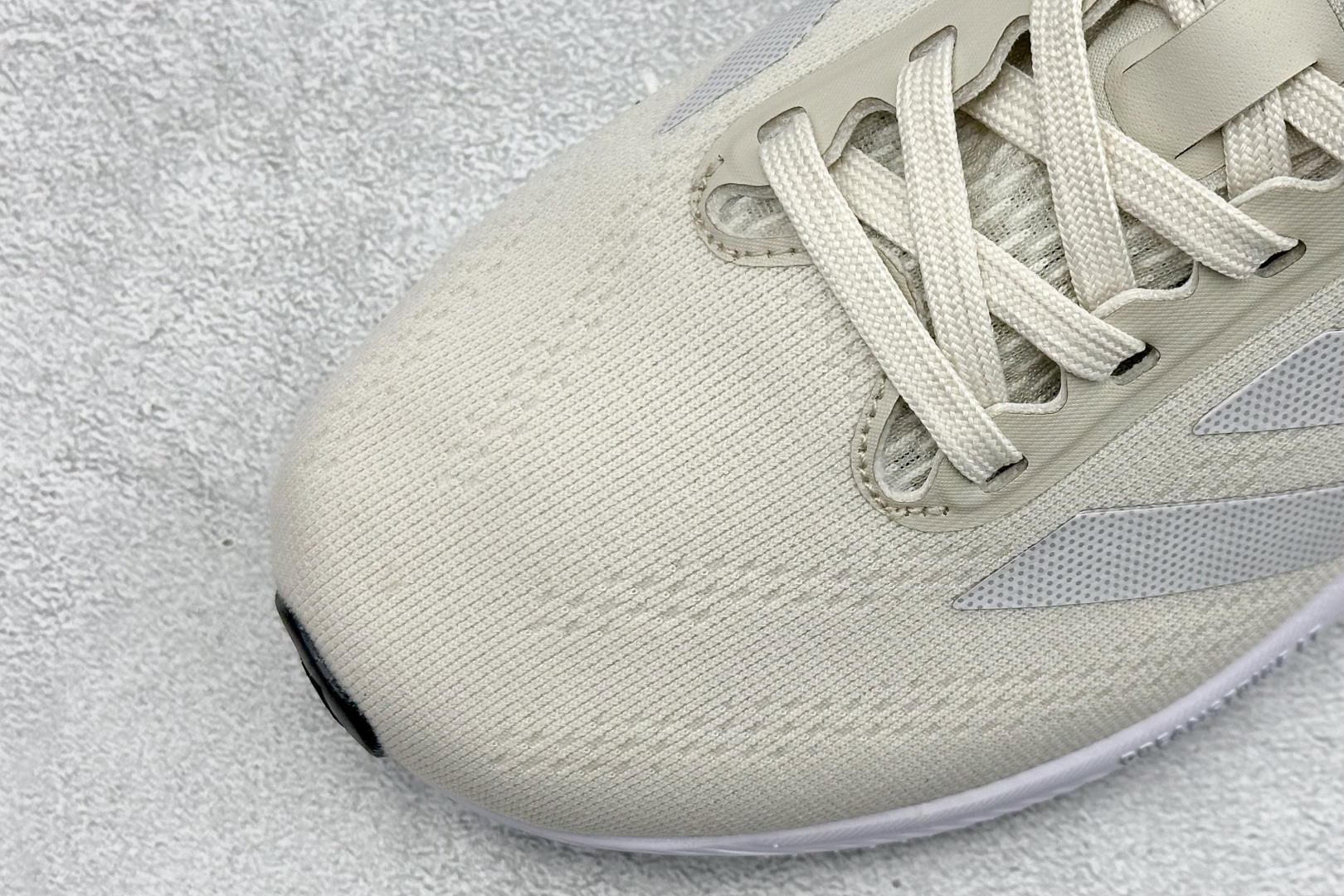 Adidas SUPERNOVA ETERNO 系列低帮轻量透气休闲运动慢跑鞋 IH0441