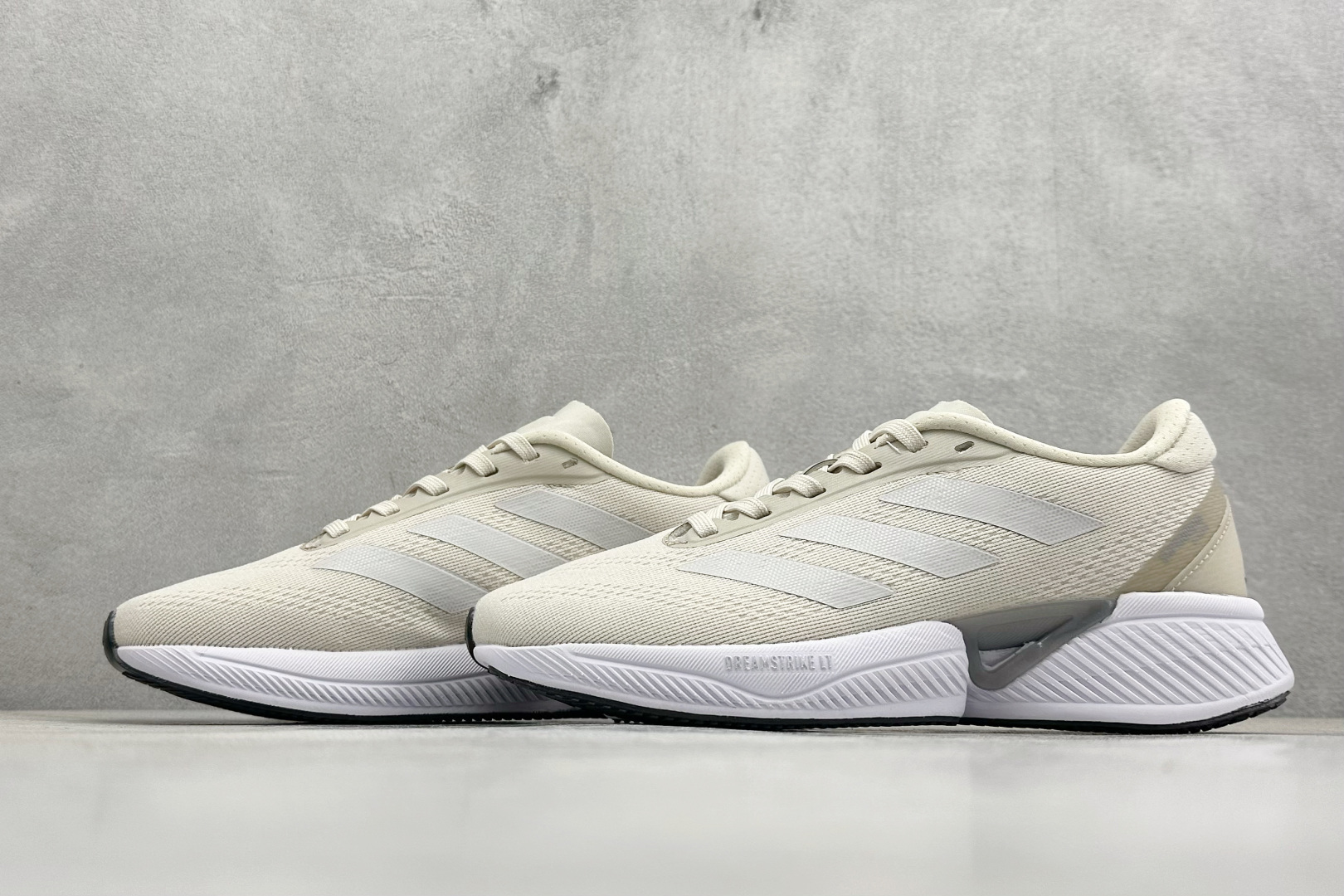 Adidas SUPERNOVA ETERNO 系列低帮轻量透气休闲运动慢跑鞋 IH0441