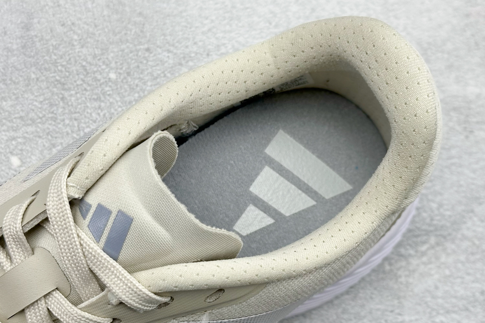 Adidas SUPERNOVA ETERNO 系列低帮轻量透气休闲运动慢跑鞋 IH0441