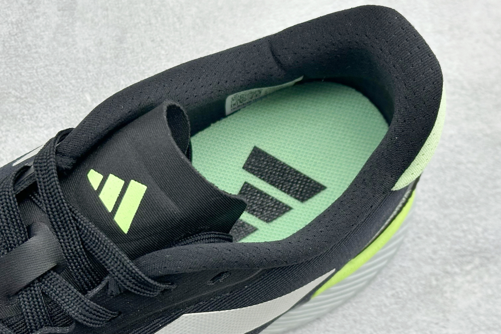 Adidas SUPERNOVA ETERNO 系列低帮轻量透气休闲运动慢跑鞋 IH0434
