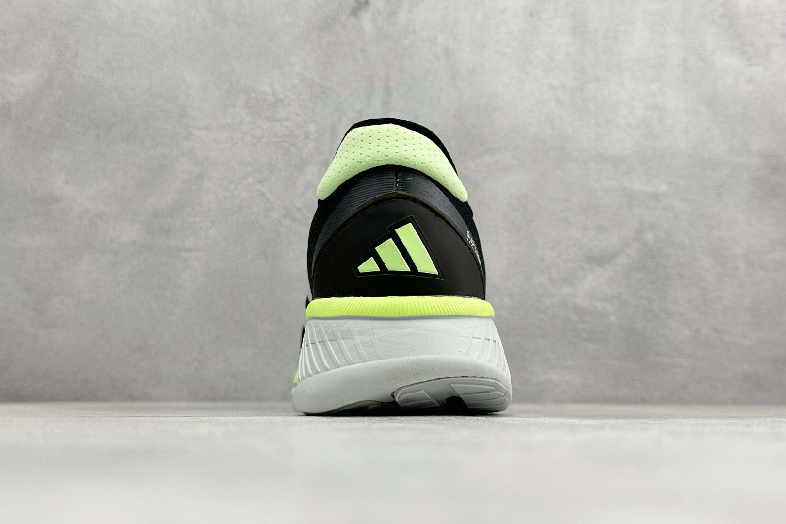 Adidas SUPERNOVA ETERNO 系列低帮轻量透气休闲运动慢跑鞋 IH0434