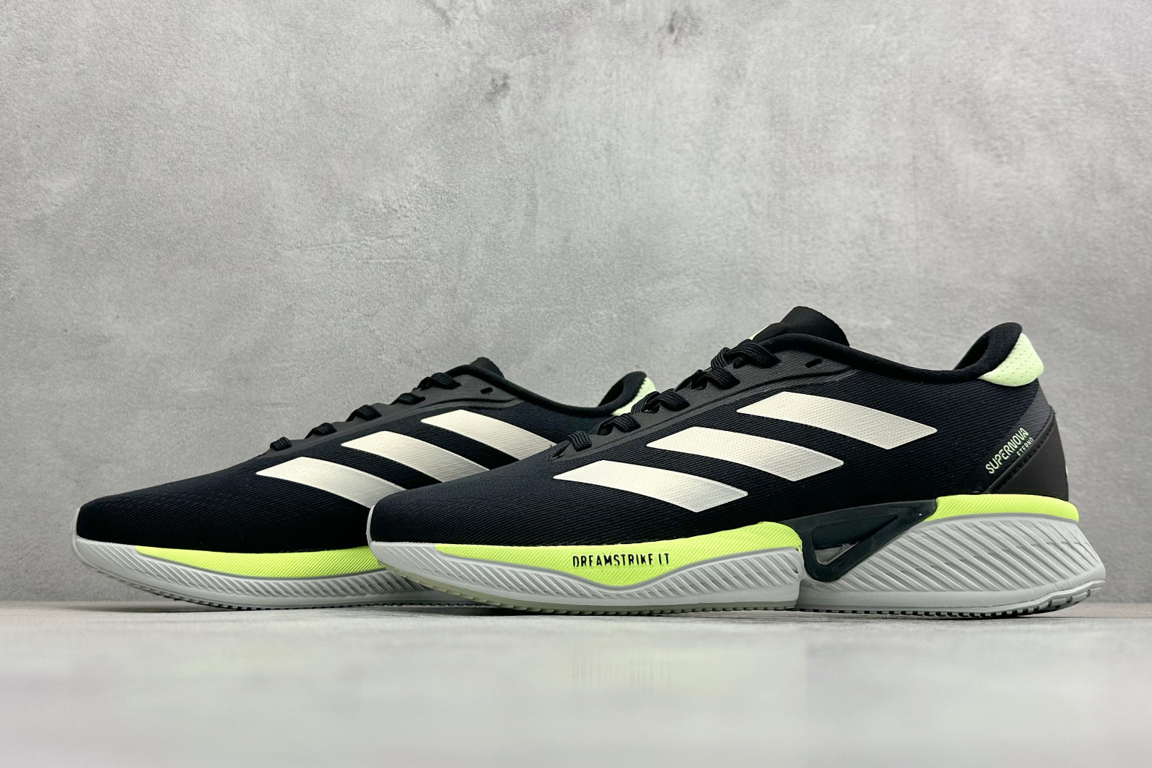 Adidas SUPERNOVA ETERNO 系列低帮轻量透气休闲运动慢跑鞋 IH0434