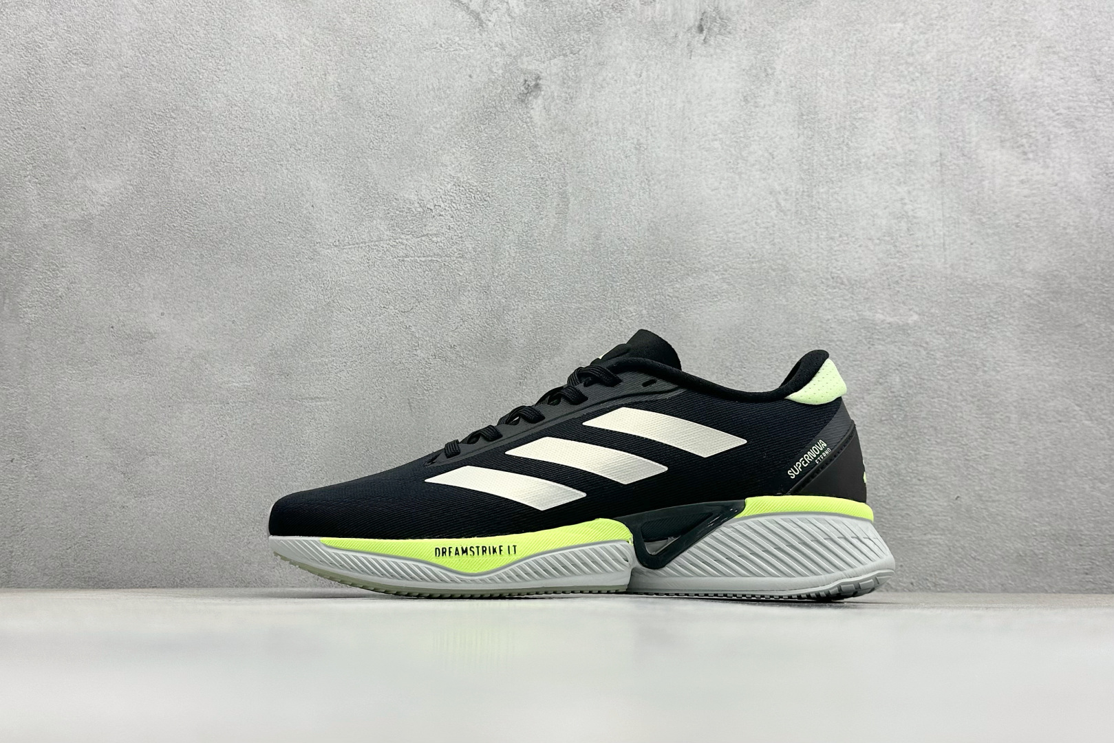 Adidas SUPERNOVA ETERNO 系列低帮轻量透气休闲运动慢跑鞋 IH0434
