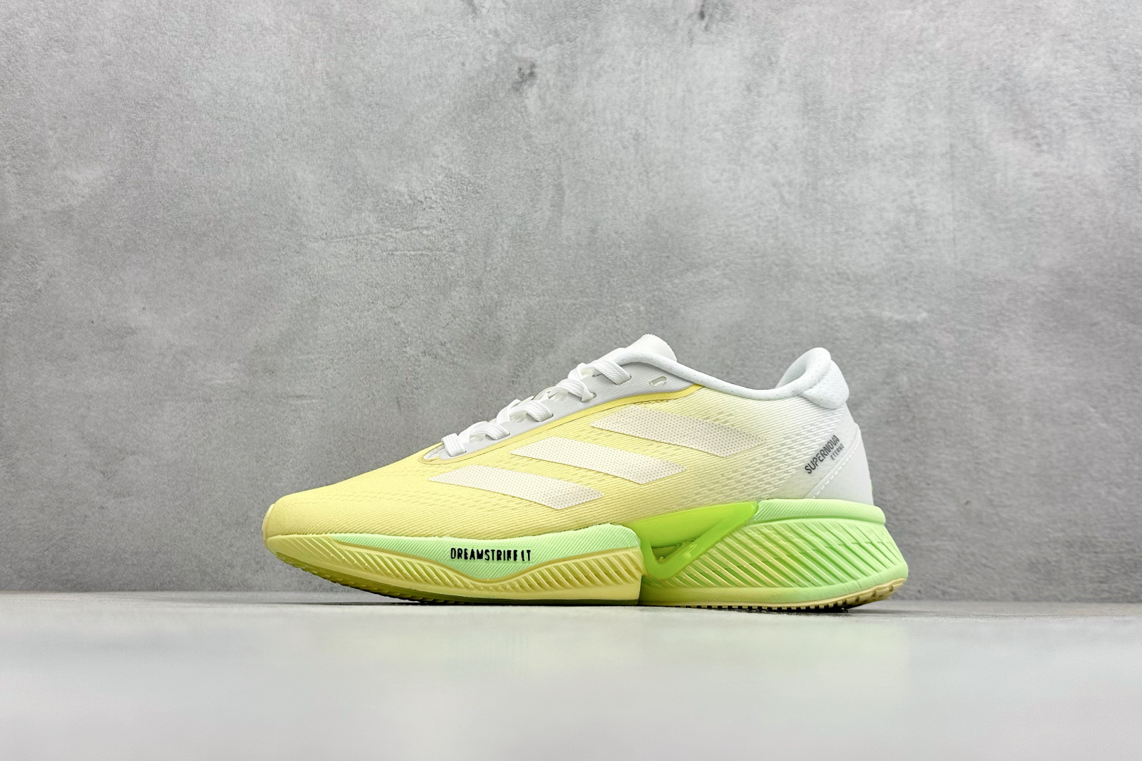 Adidas SUPERNOVA ETERNO 系列低帮轻量透气休闲运动慢跑鞋 IH0444