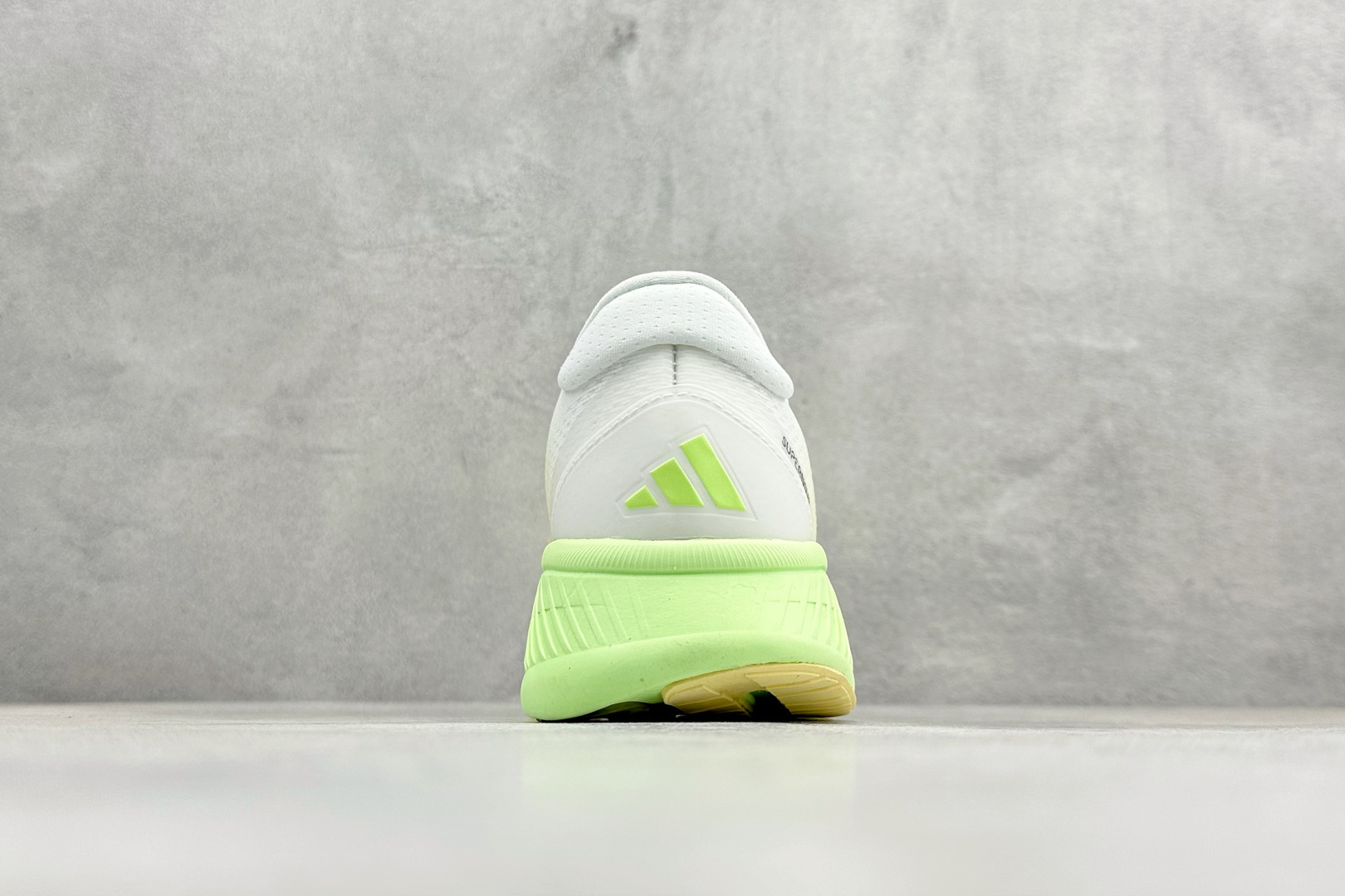 Adidas SUPERNOVA ETERNO 系列低帮轻量透气休闲运动慢跑鞋 IH0444