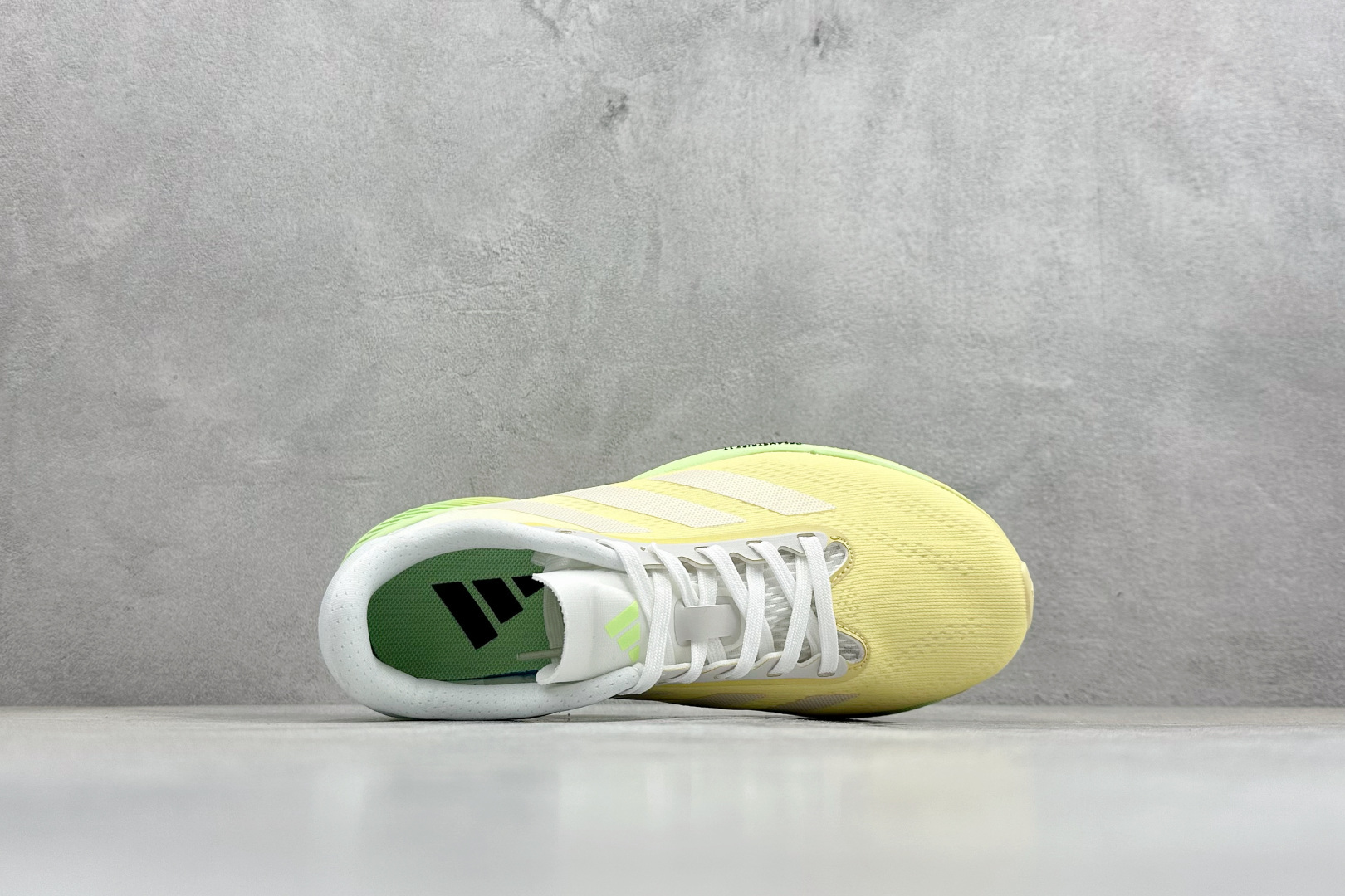 Adidas SUPERNOVA ETERNO 系列低帮轻量透气休闲运动慢跑鞋 IH0444