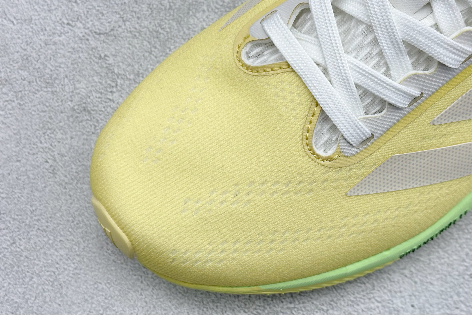 Adidas SUPERNOVA ETERNO 系列低帮轻量透气休闲运动慢跑鞋 IH0444