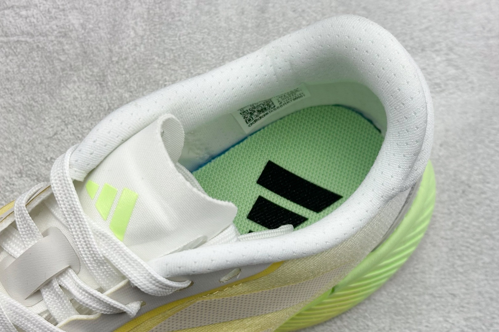 Adidas SUPERNOVA ETERNO 系列低帮轻量透气休闲运动慢跑鞋 IH0444