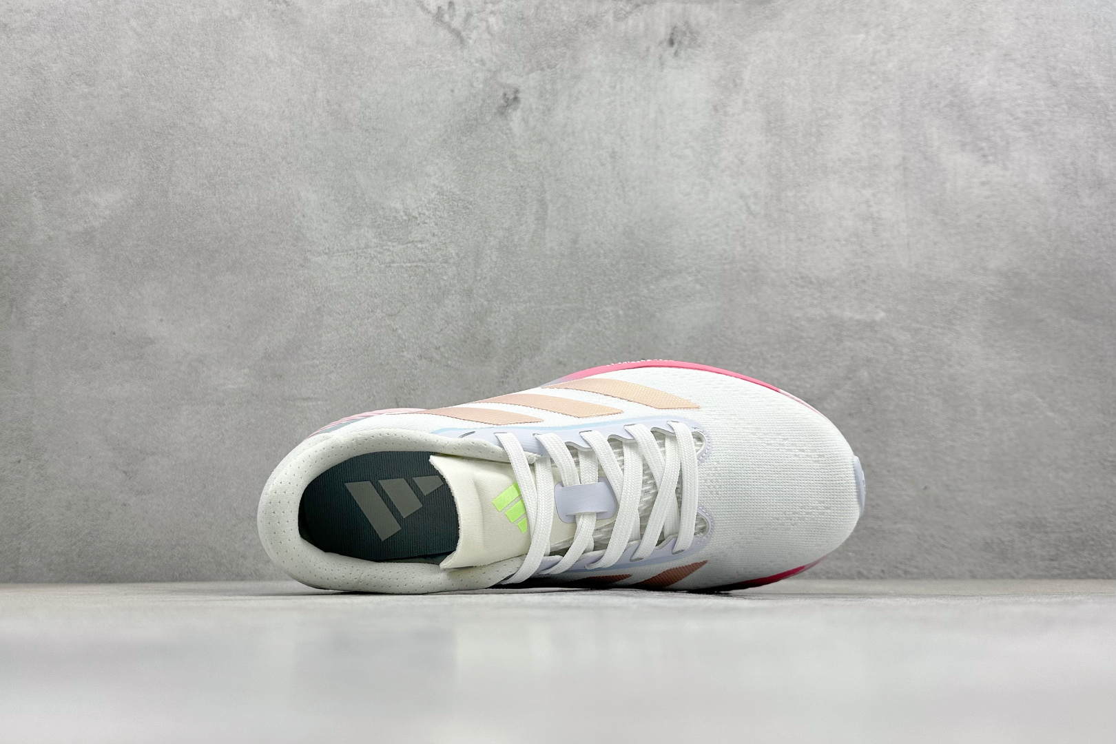 Adidas SUPERNOVA ETERNO 系列低帮轻量透气休闲运动慢跑鞋 IH0445