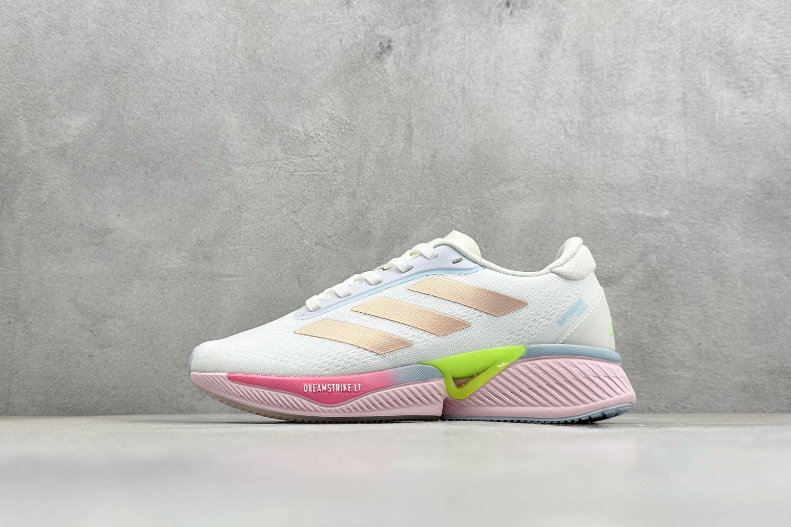 Adidas SUPERNOVA ETERNO 系列低帮轻量透气休闲运动慢跑鞋 IH0445