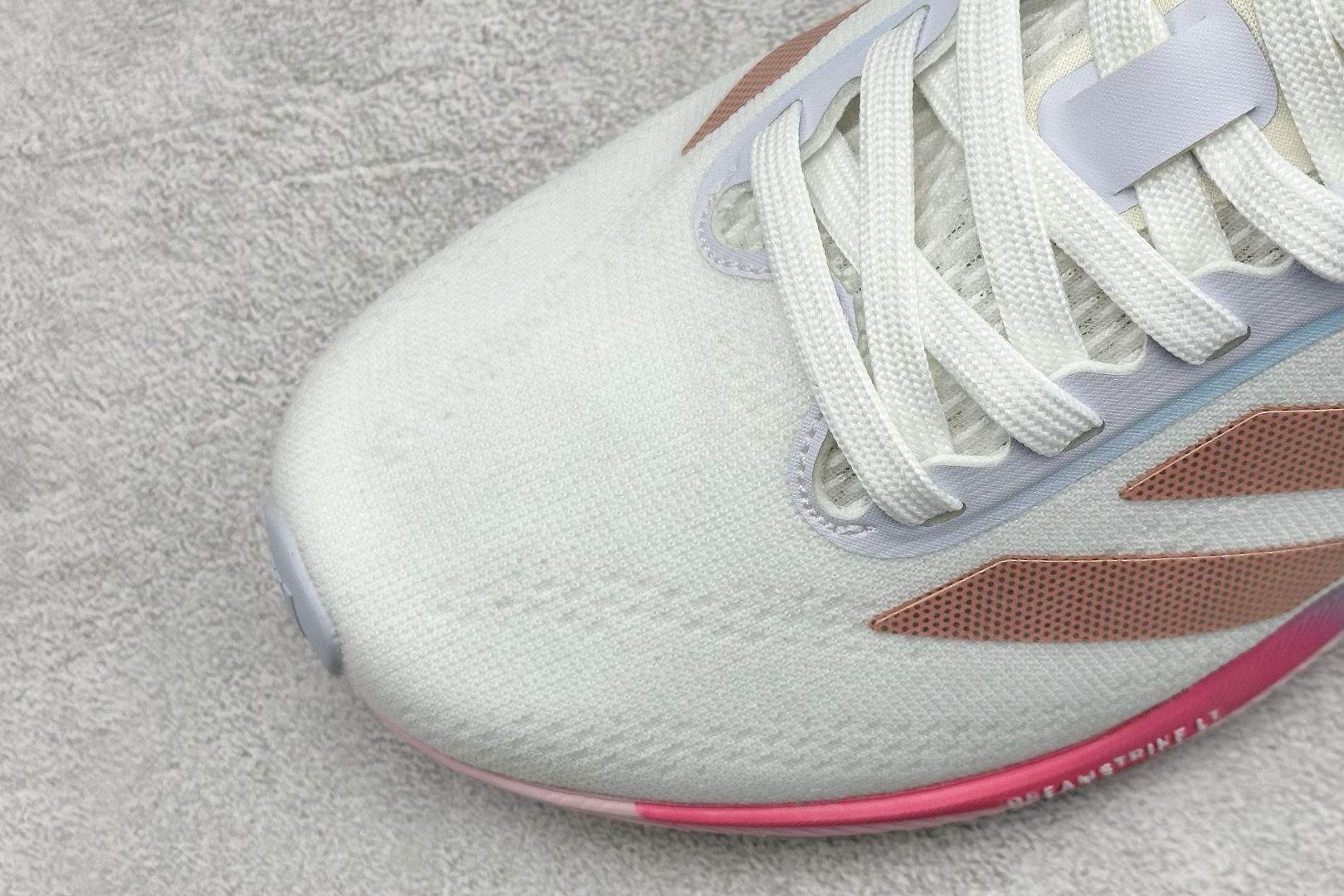 Adidas SUPERNOVA ETERNO 系列低帮轻量透气休闲运动慢跑鞋 IH0445