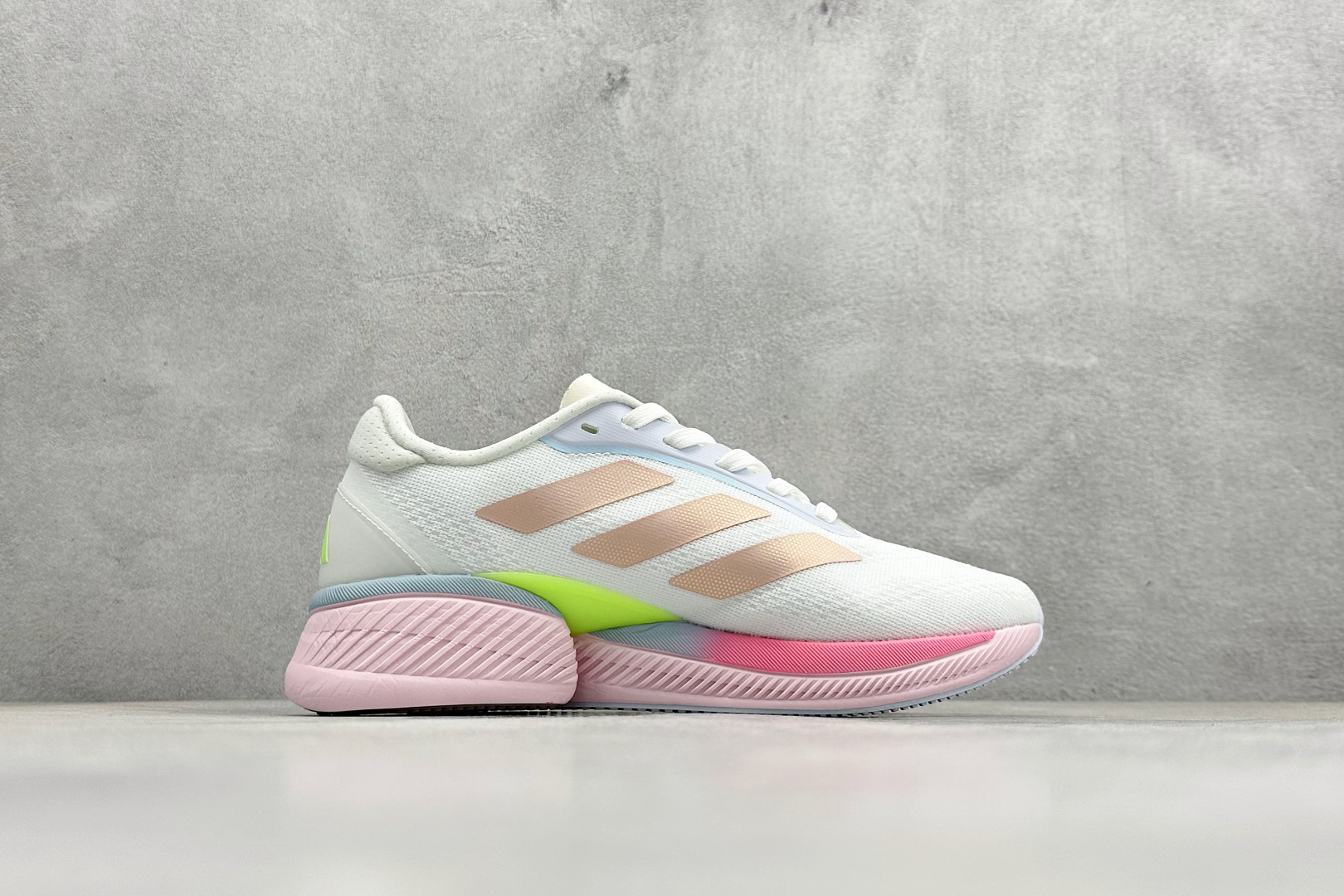 Adidas SUPERNOVA ETERNO 系列低帮轻量透气休闲运动慢跑鞋 IH0445