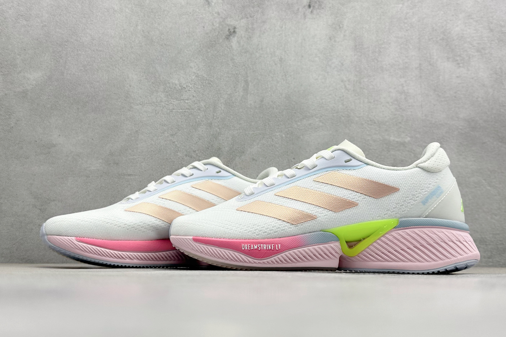 Adidas SUPERNOVA ETERNO 系列低帮轻量透气休闲运动慢跑鞋 IH0445
