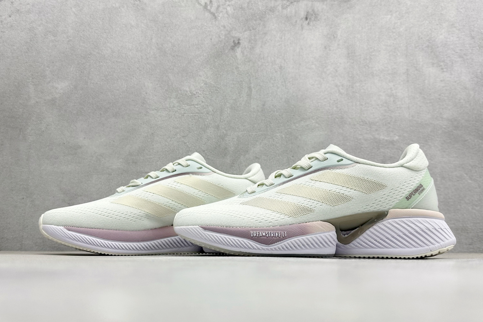 Adidas SUPERNOVA ETERNO 系列低帮轻量透气休闲运动慢跑鞋 IH0443