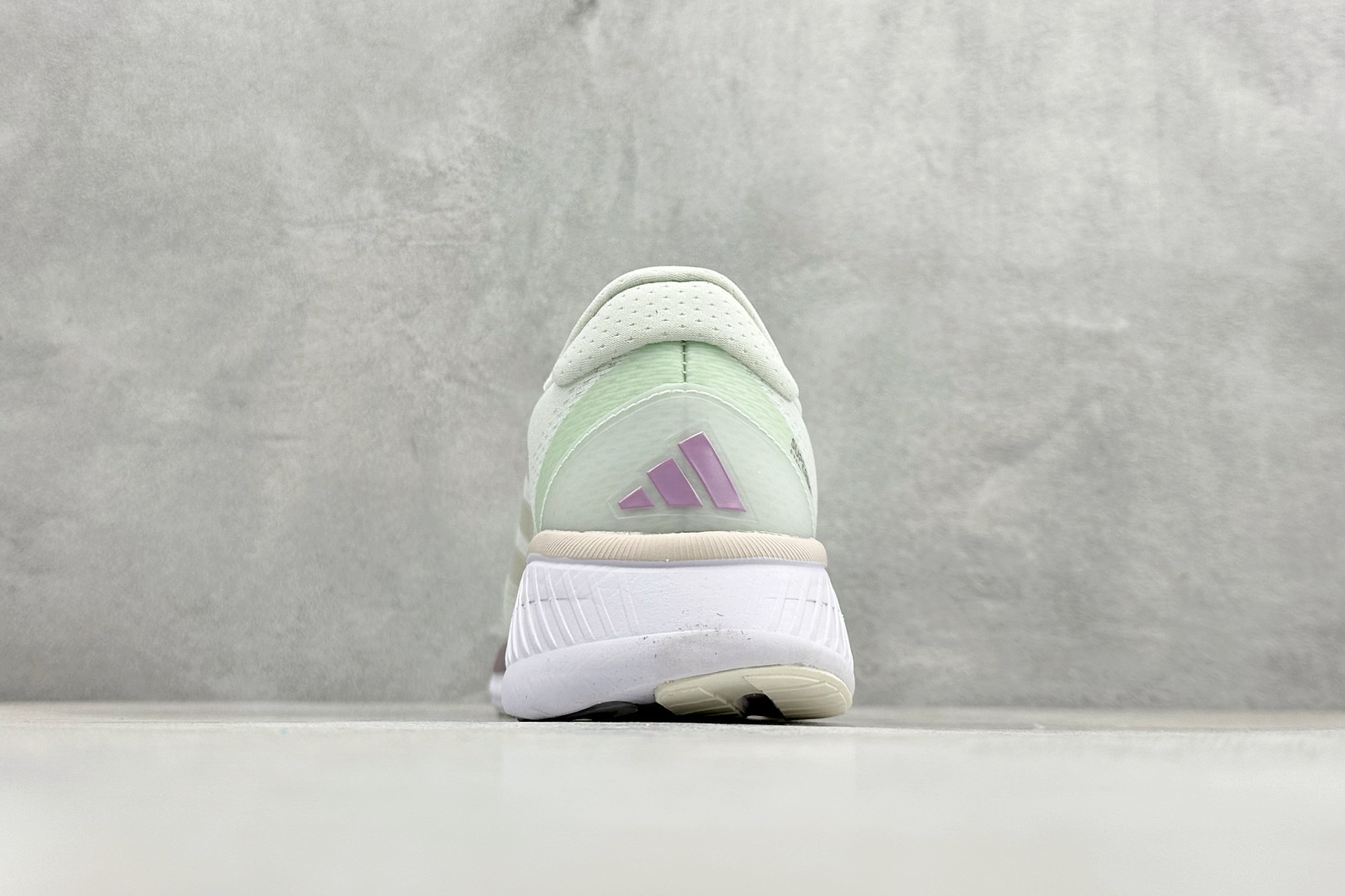 Adidas SUPERNOVA ETERNO 系列低帮轻量透气休闲运动慢跑鞋 IH0443