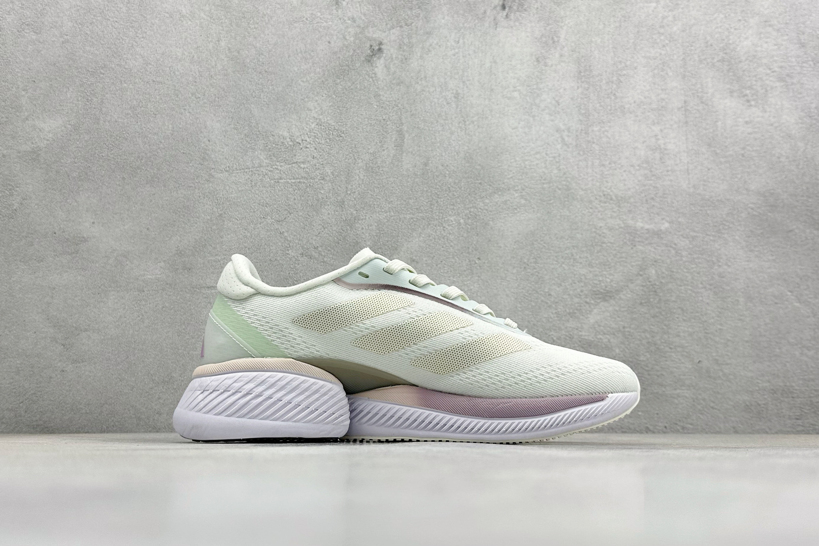 Adidas SUPERNOVA ETERNO 系列低帮轻量透气休闲运动慢跑鞋 IH0443