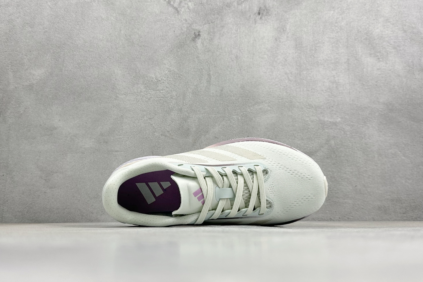 Adidas SUPERNOVA ETERNO 系列低帮轻量透气休闲运动慢跑鞋 IH0443