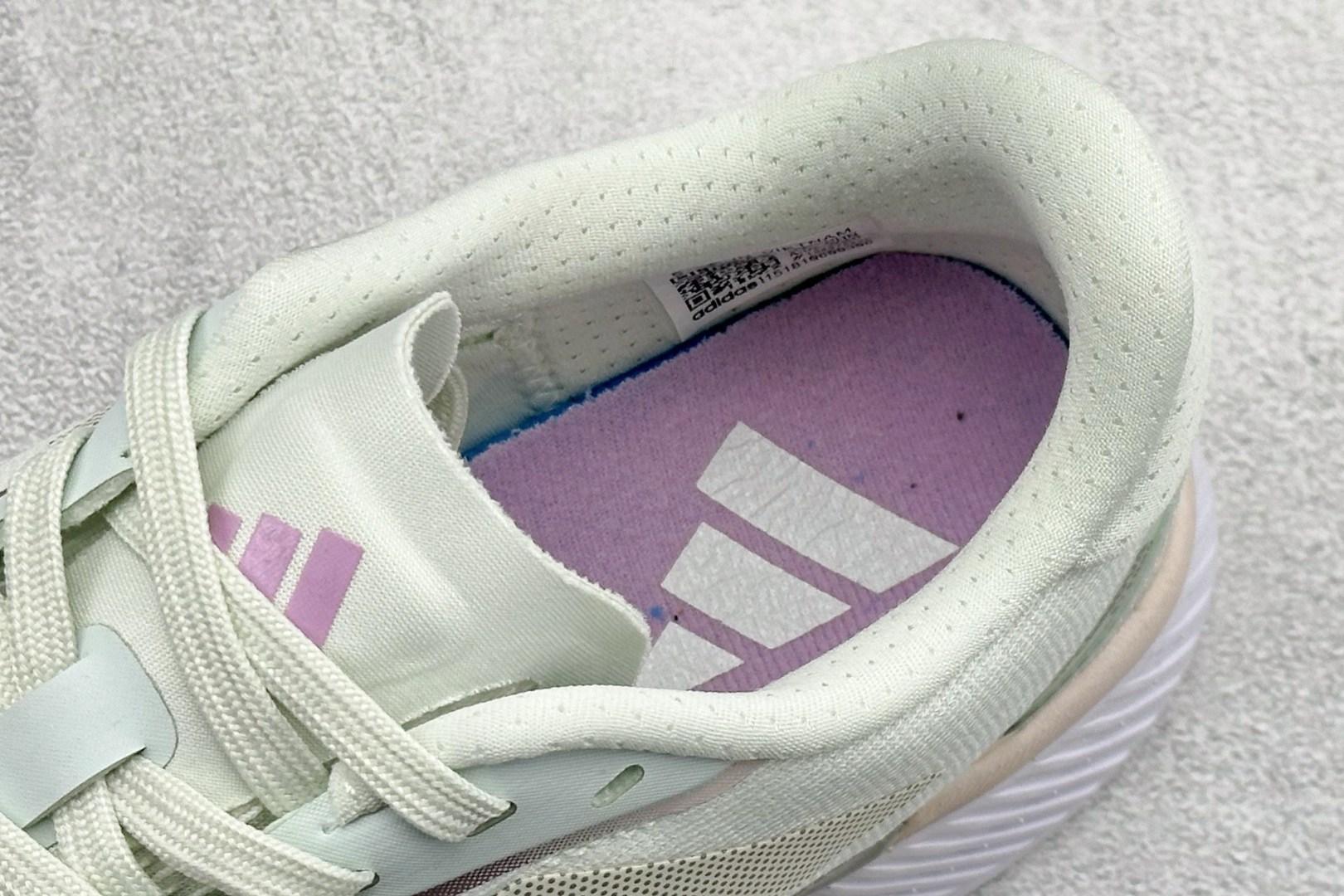 Adidas SUPERNOVA ETERNO 系列低帮轻量透气休闲运动慢跑鞋 IH0443
