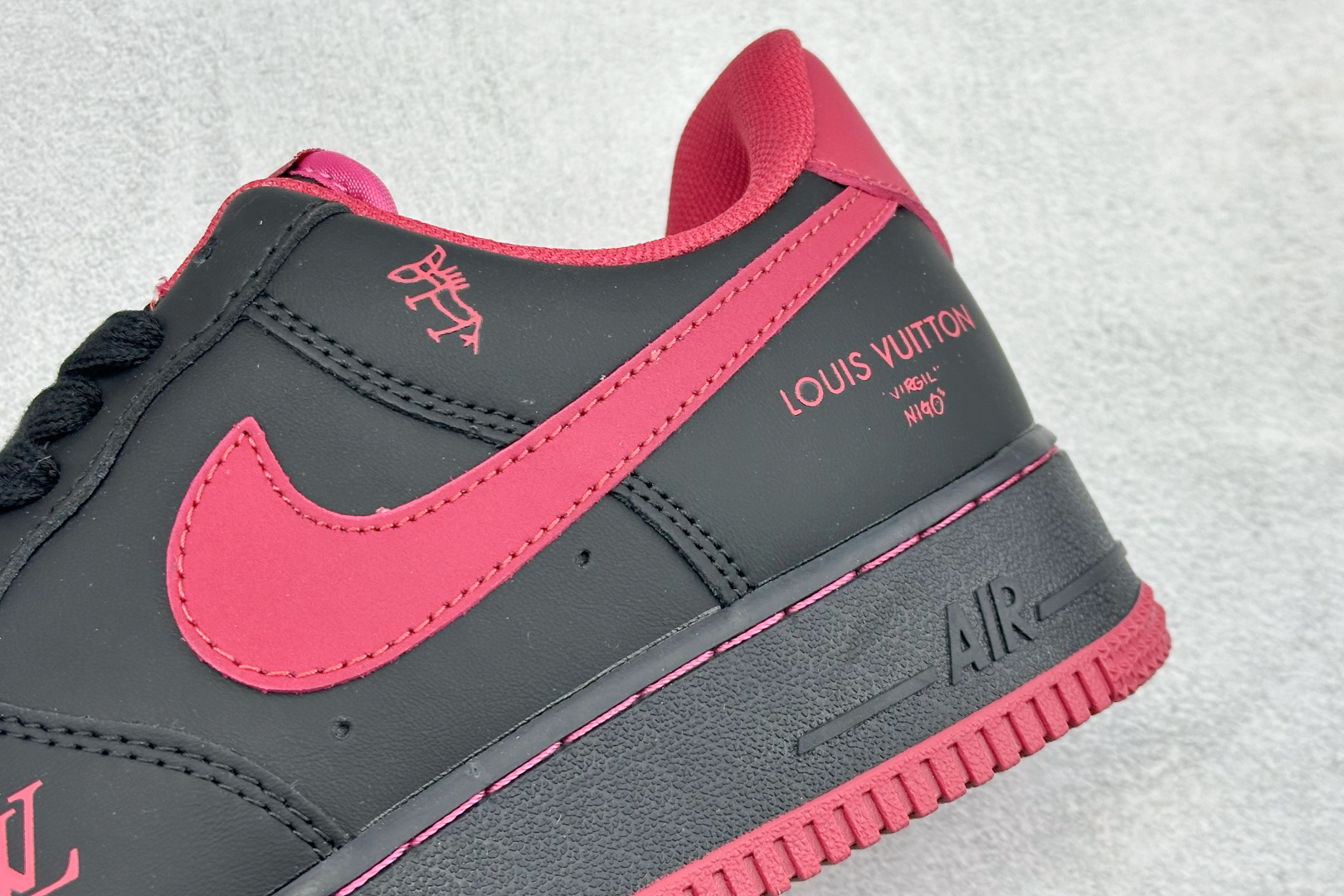 SC版NIke Air Force 1 '07 Low “马年限定--墨黑玫红” 空军一号低帮 运动鞋 FV3694-102 SC版NIke Air Force 1 '07 Low “马年限定--墨黑玫红” 空军一号低帮 运动鞋 FV3694-102