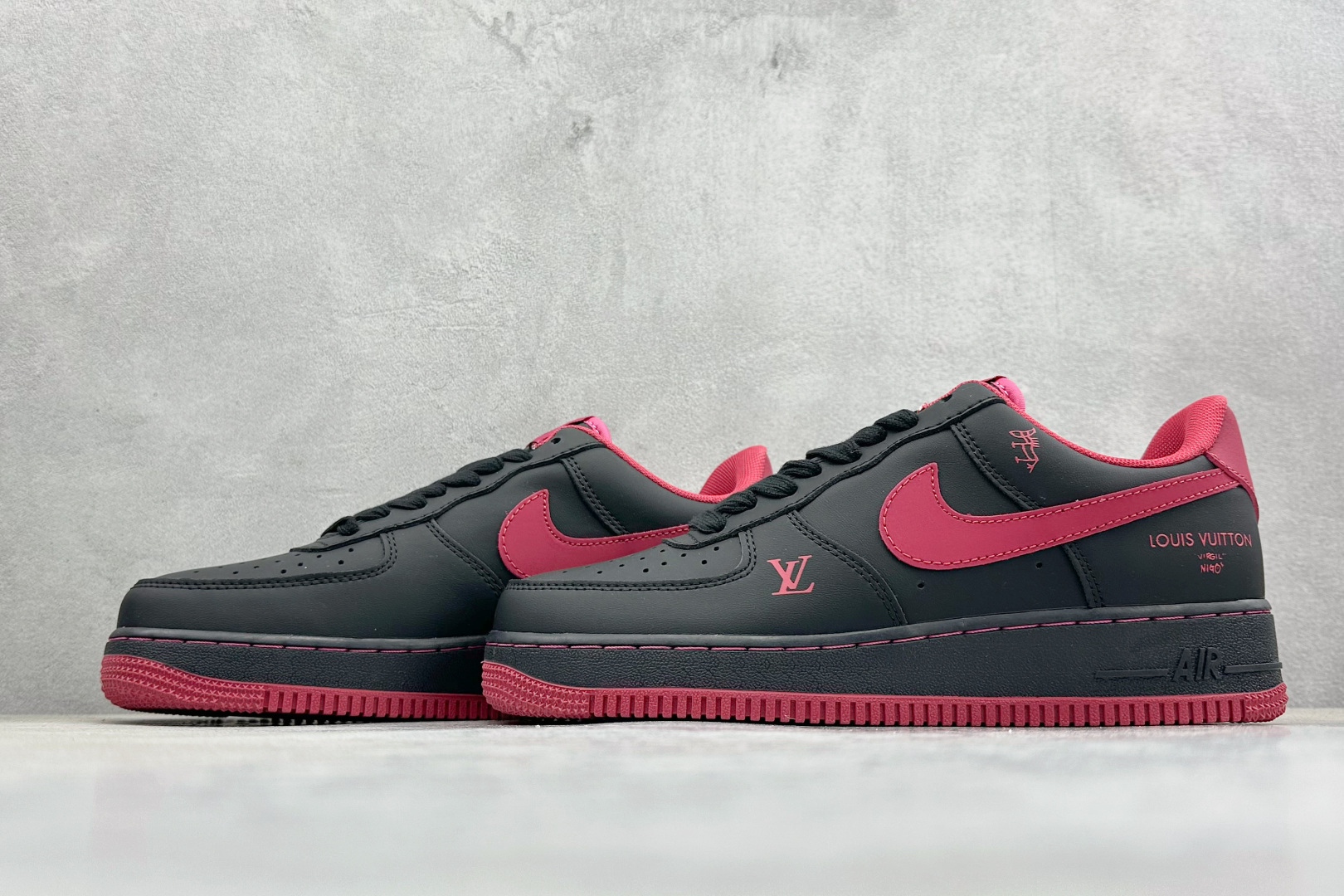 SC版NIke Air Force 1 '07 Low “马年限定--墨黑玫红” 空军一号低帮 运动鞋 FV3694-102 SC版NIke Air Force 1 '07 Low “马年限定--墨黑玫红” 空军一号低帮 运动鞋 FV3694-102